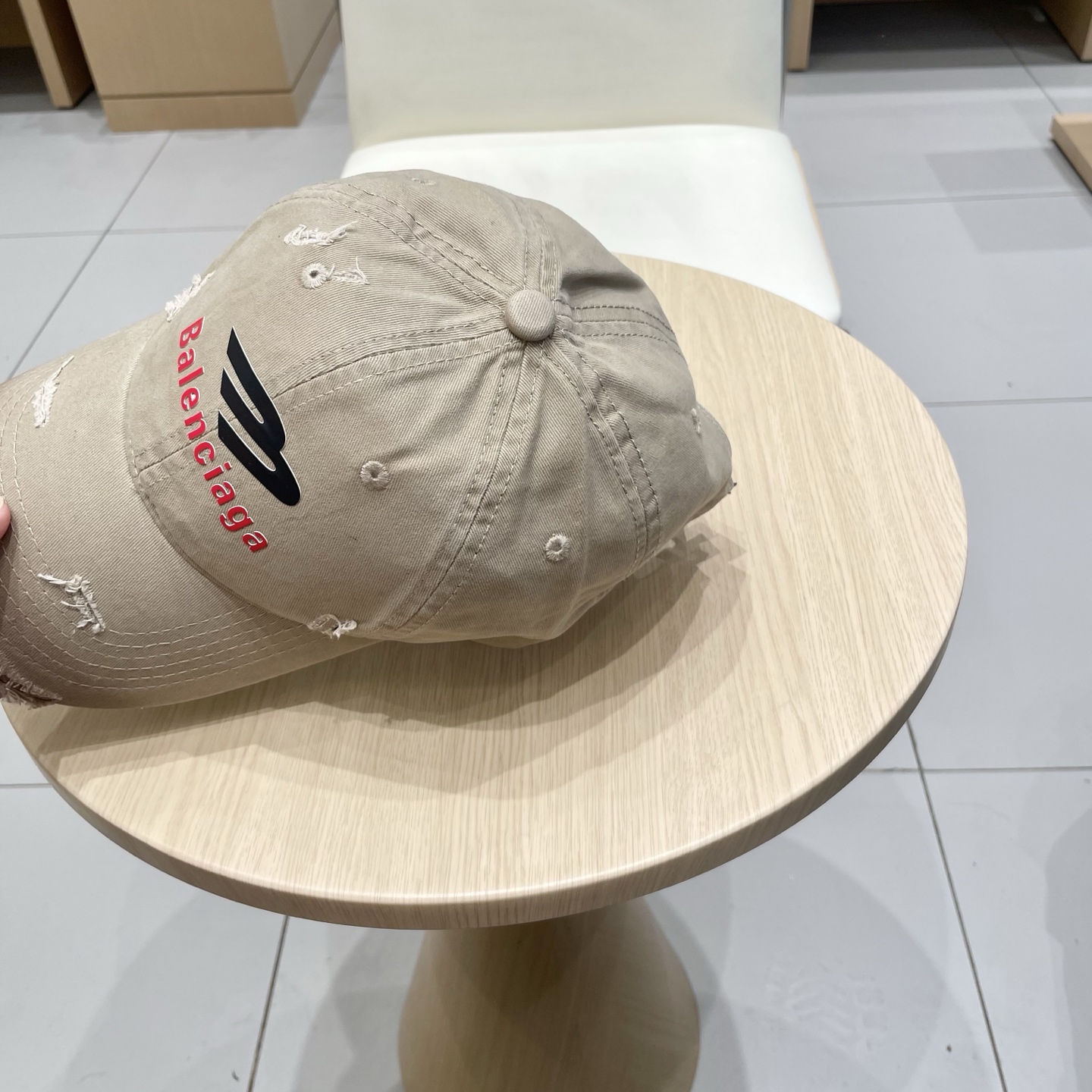  BALENCIAGA巴黎世家新款logo棒球帽，很酷的色系，男女佩戴都有不同style，第一批抢先出货