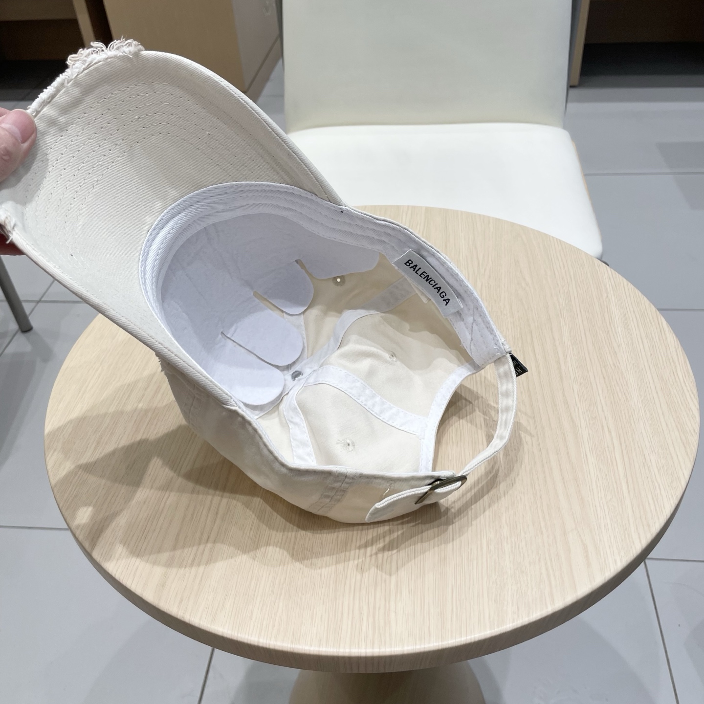  BALENCIAGA巴黎世家新款logo棒球帽，很酷的色系，男女佩戴都有不同style，第一批抢先出货