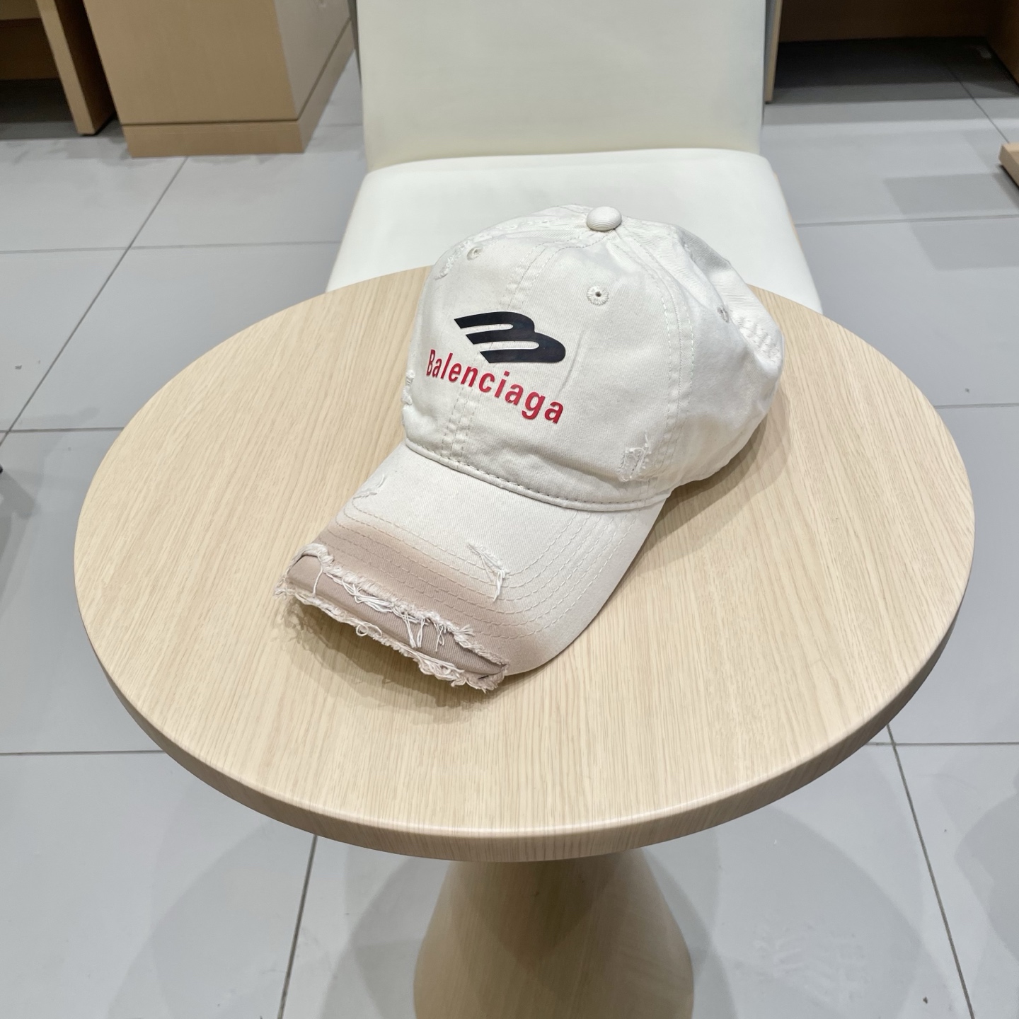  BALENCIAGA巴黎世家新款logo棒球帽，很酷的色系，男女佩戴都有不同style，第一批抢先出货