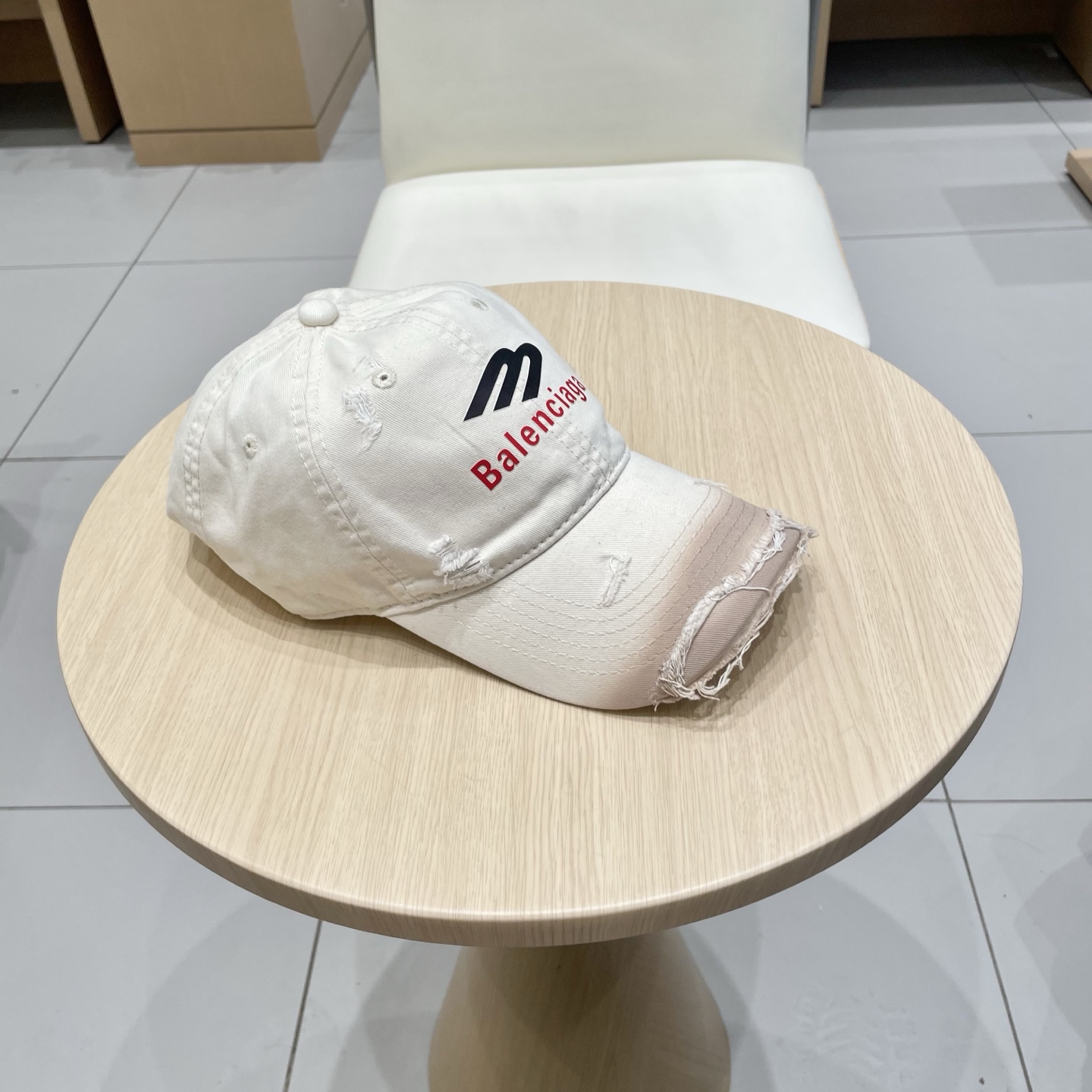  BALENCIAGA巴黎世家新款logo棒球帽，很酷的色系，男女佩戴都有不同style，第一批抢先出货