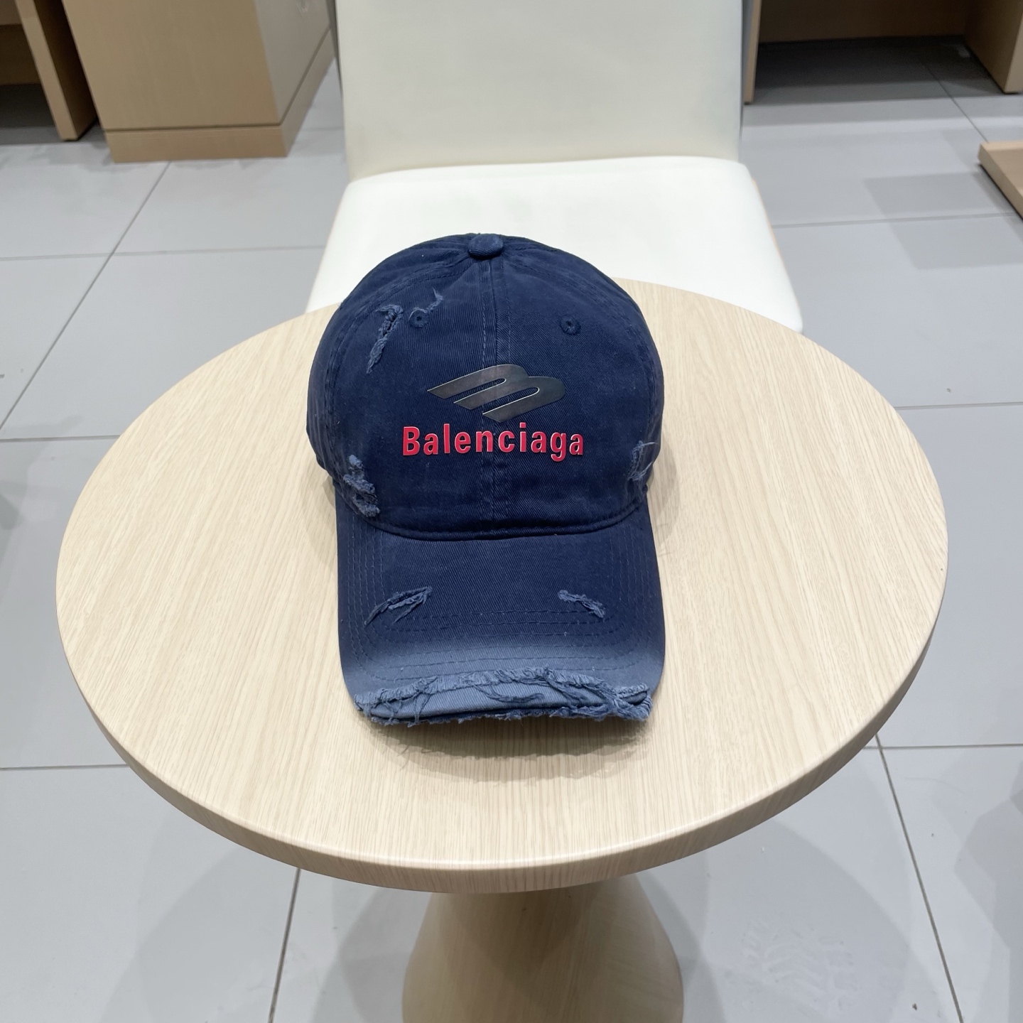  BALENCIAGA巴黎世家新款logo棒球帽，很酷的色系，男女佩戴都有不同style，第一批抢先出货