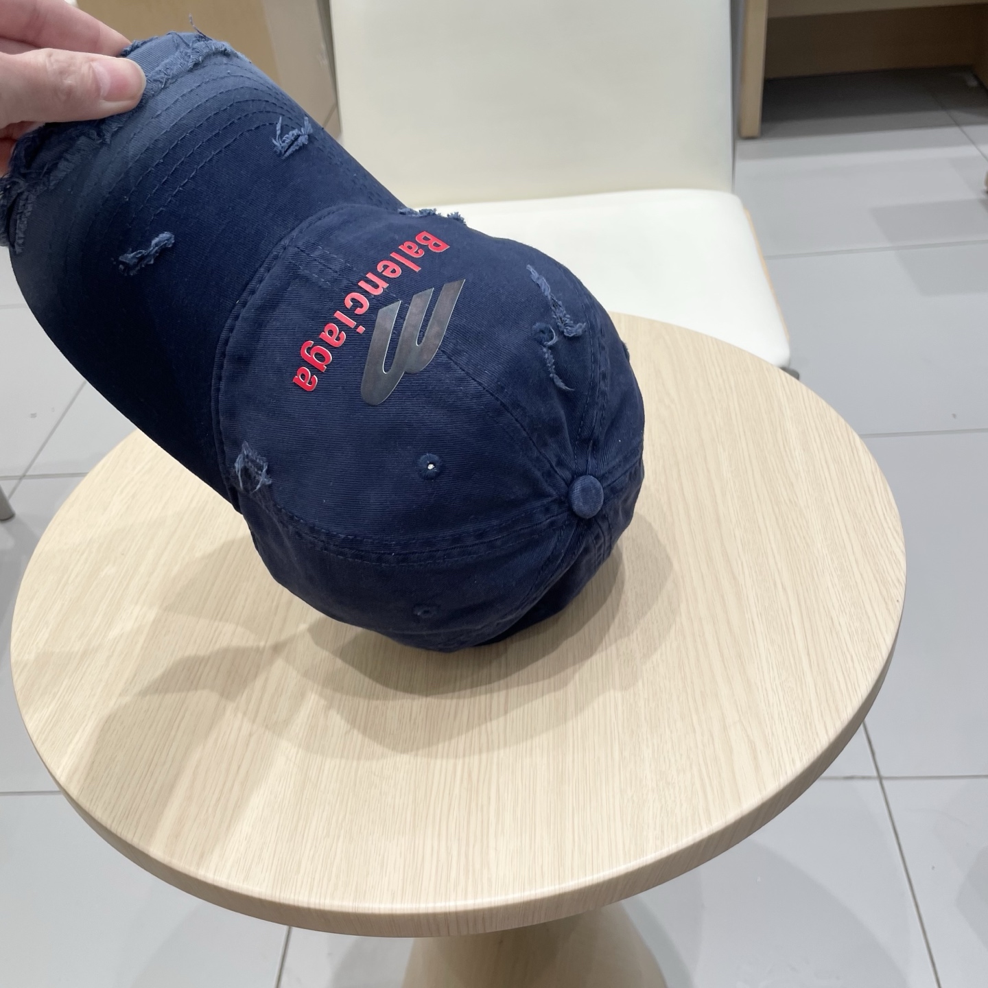  BALENCIAGA巴黎世家新款logo棒球帽，很酷的色系，男女佩戴都有不同style，第一批抢先出货