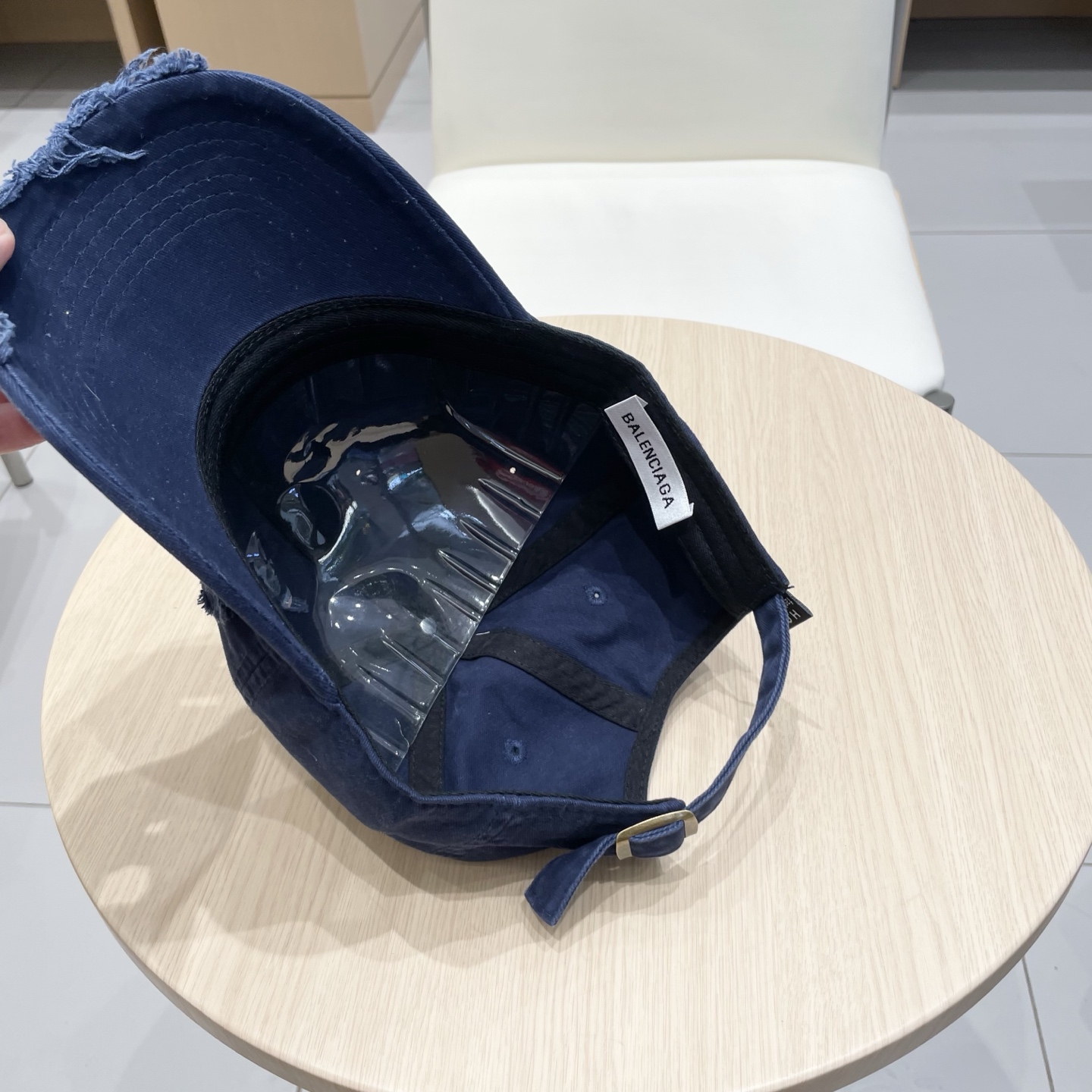  BALENCIAGA巴黎世家新款logo棒球帽，很酷的色系，男女佩戴都有不同style，第一批抢先出货