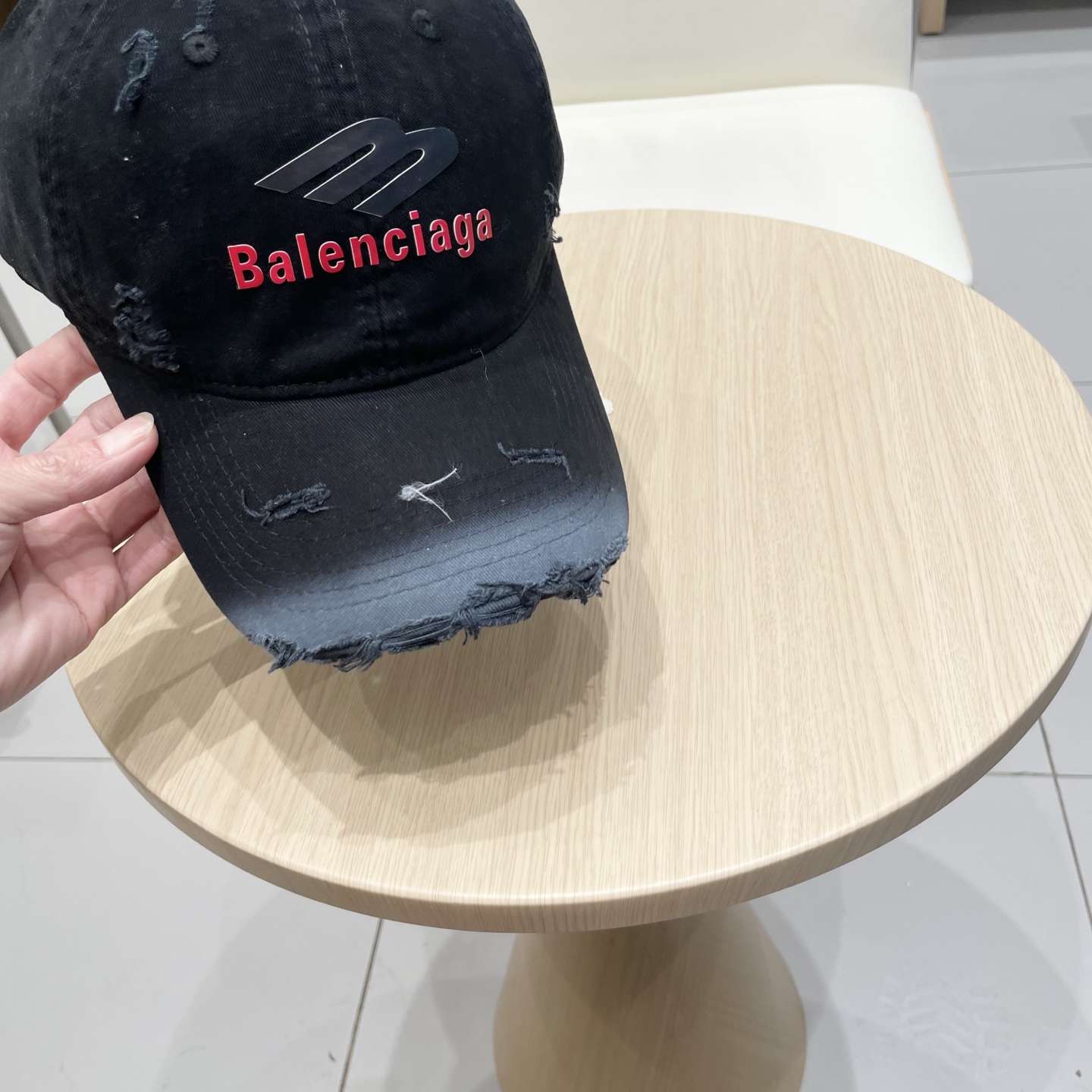  BALENCIAGA巴黎世家新款logo棒球帽，很酷的色系，男女佩戴都有不同style，第一批抢先出货