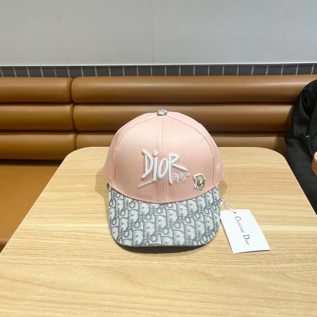  Dior(迪奥)经典款原单棒球帽， 精致純也格调很有感觉，很酷很时尚，专柜断货热门，质量超赞
