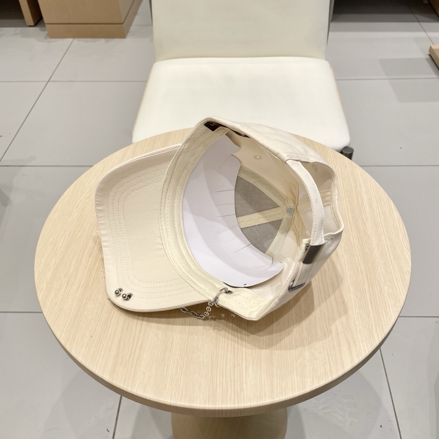   lv路易威登高端潮牌春夏新款四季百搭男女个性时尚铁环显脸小鸭舌帽棒球帽子