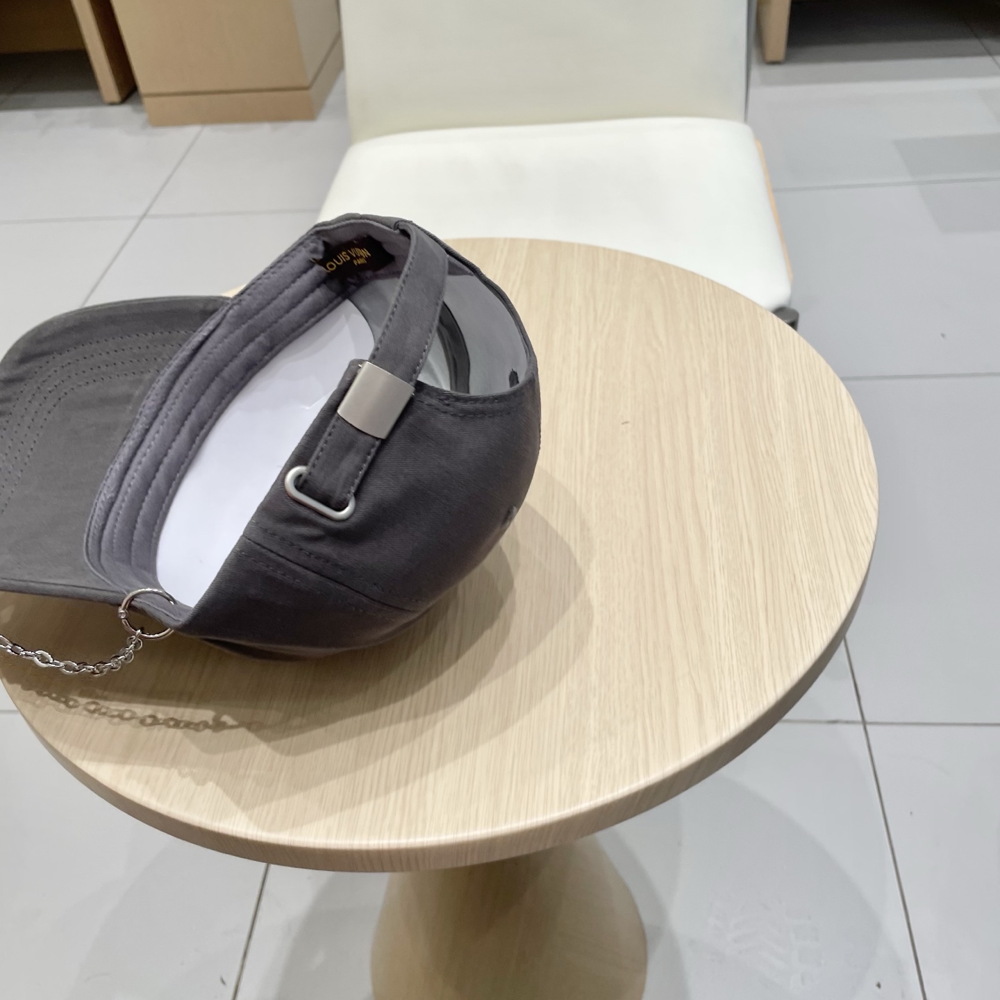   lv路易威登高端潮牌春夏新款四季百搭男女个性时尚铁环显脸小鸭舌帽棒球帽子