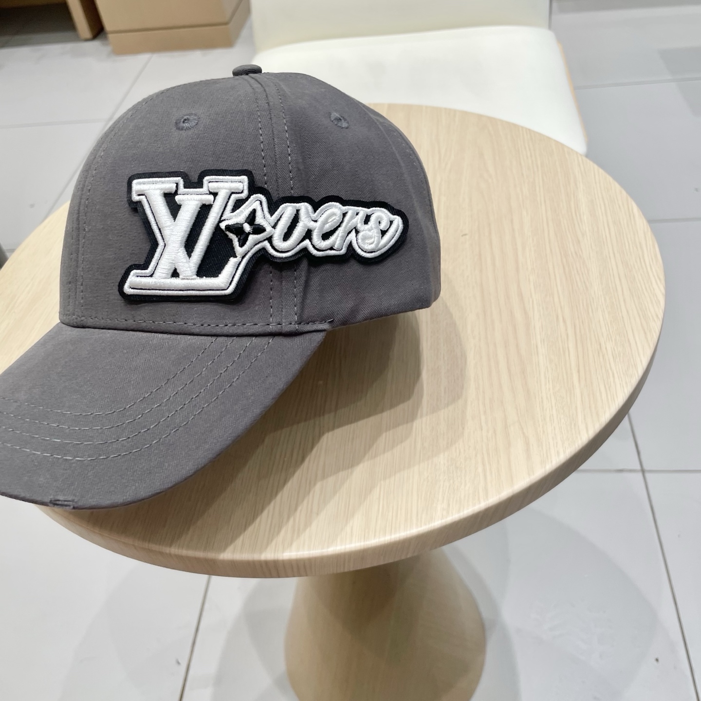   lv路易威登高端潮牌春夏新款四季百搭男女个性时尚铁环显脸小鸭舌帽棒球帽子