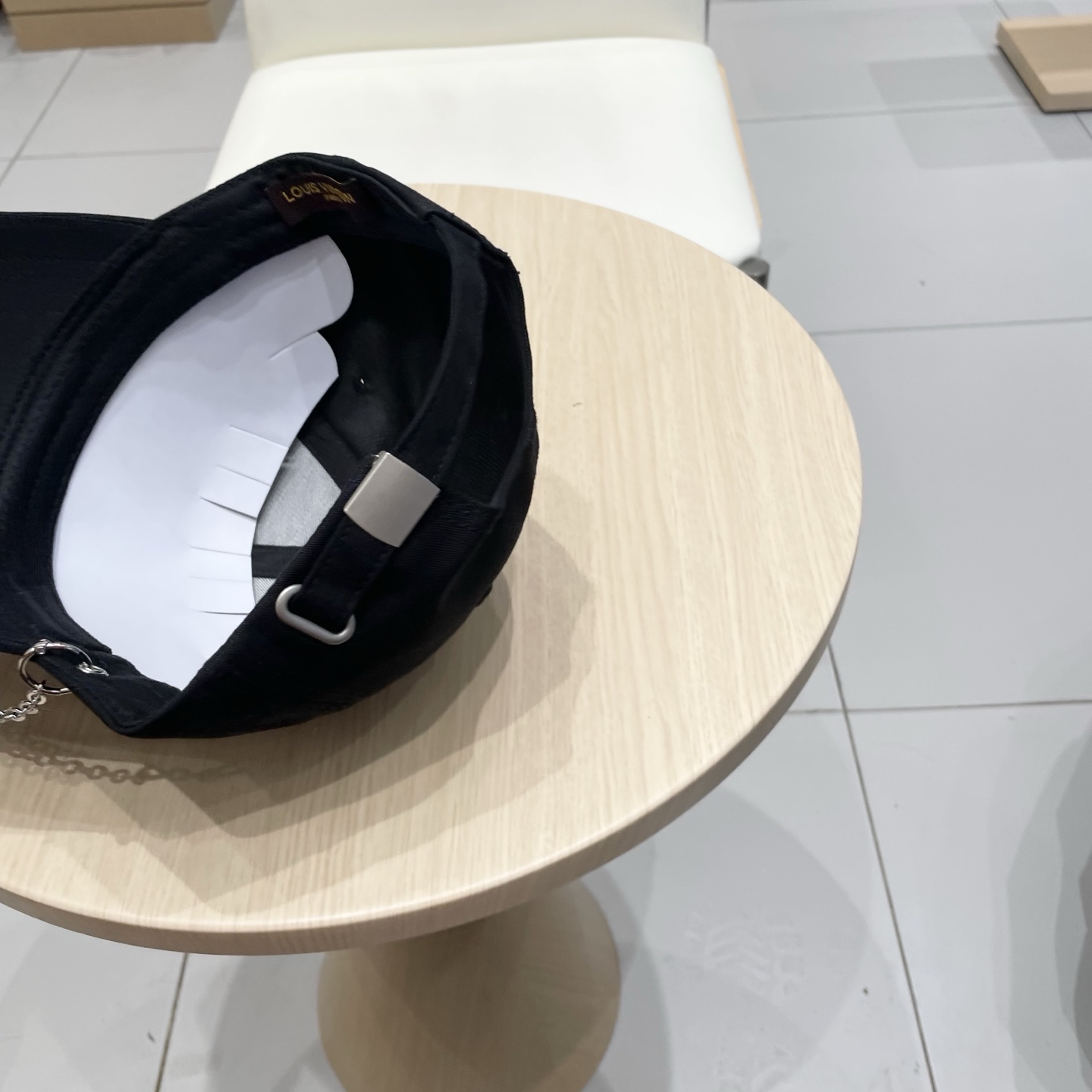   lv路易威登高端潮牌春夏新款四季百搭男女个性时尚铁环显脸小鸭舌帽棒球帽子