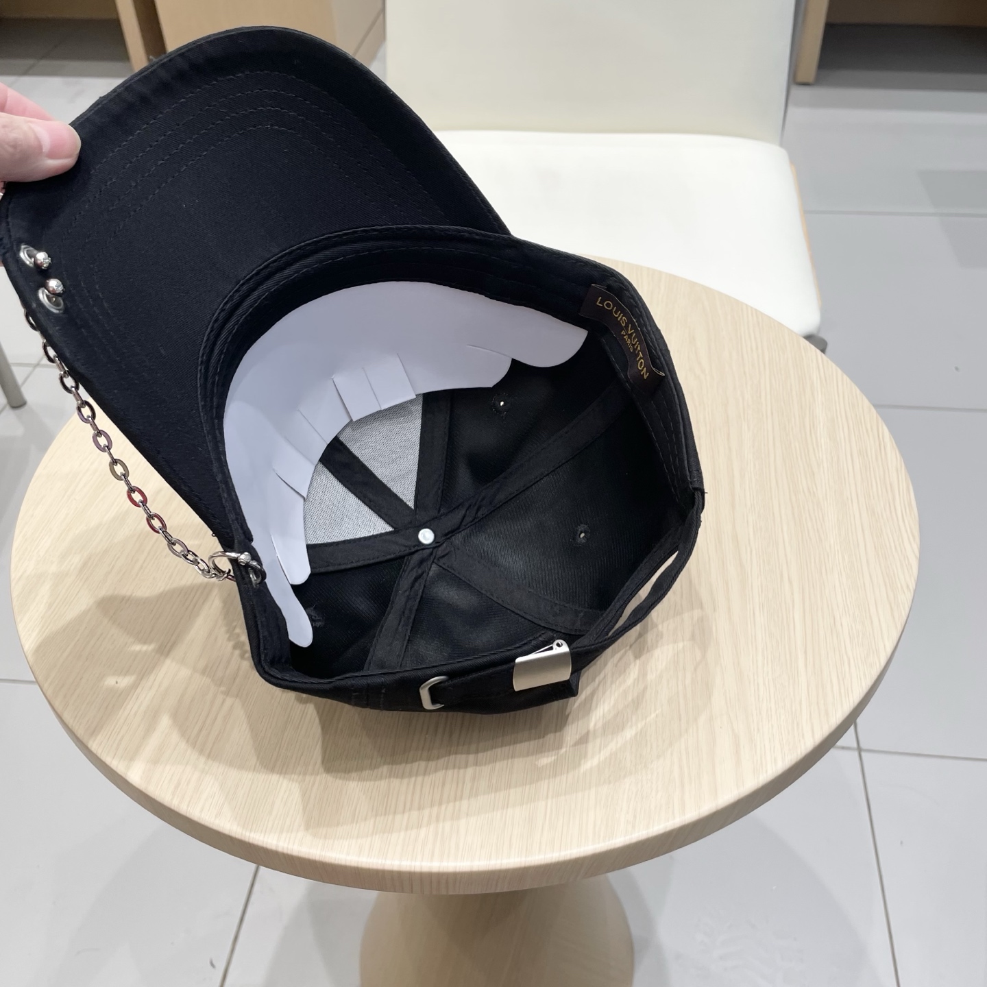   lv路易威登高端潮牌春夏新款四季百搭男女个性时尚铁环显脸小鸭舌帽棒球帽子