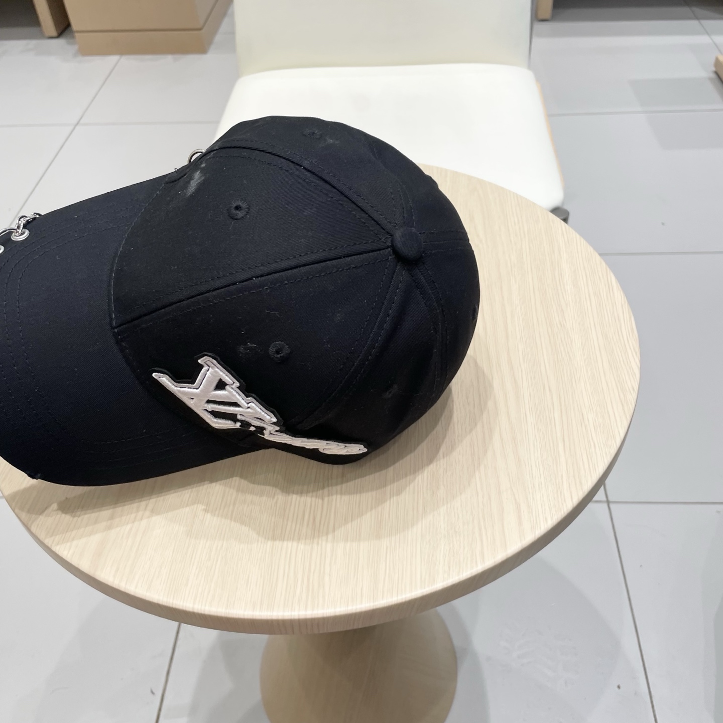   lv路易威登高端潮牌春夏新款四季百搭男女个性时尚铁环显脸小鸭舌帽棒球帽子