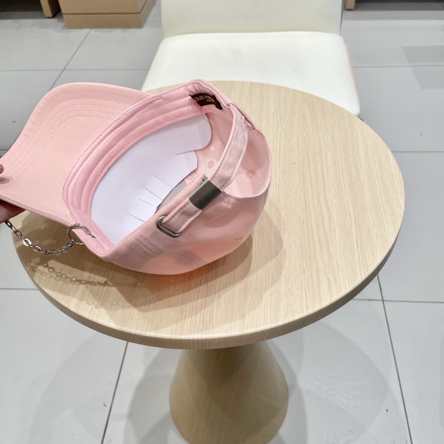   lv路易威登高端潮牌春夏新款四季百搭男女个性时尚铁环显脸小鸭舌帽棒球帽子