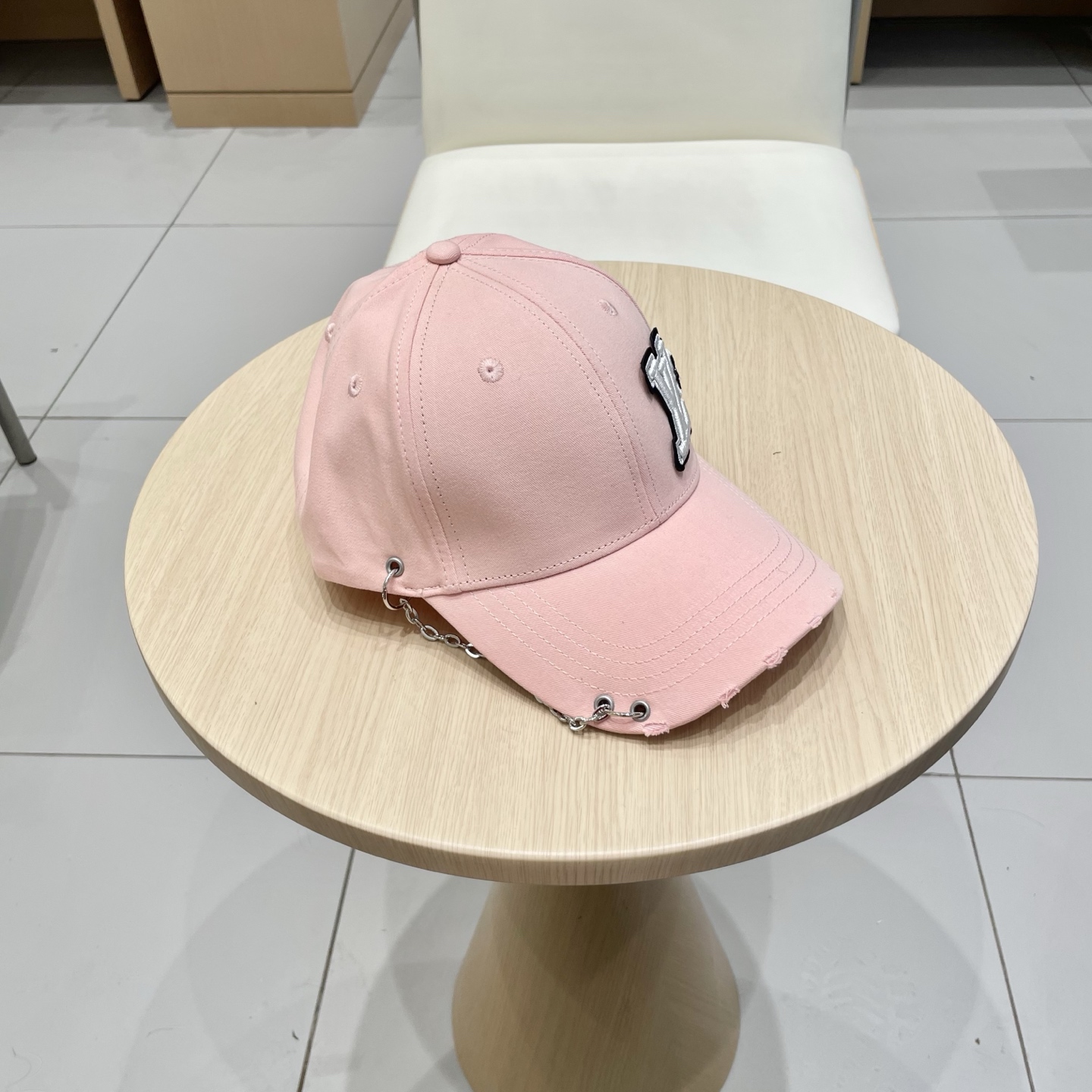   lv路易威登高端潮牌春夏新款四季百搭男女个性时尚铁环显脸小鸭舌帽棒球帽子