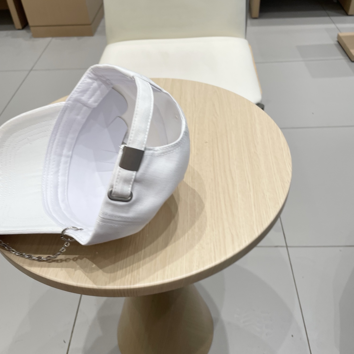   lv路易威登高端潮牌春夏新款四季百搭男女个性时尚铁环显脸小鸭舌帽棒球帽子