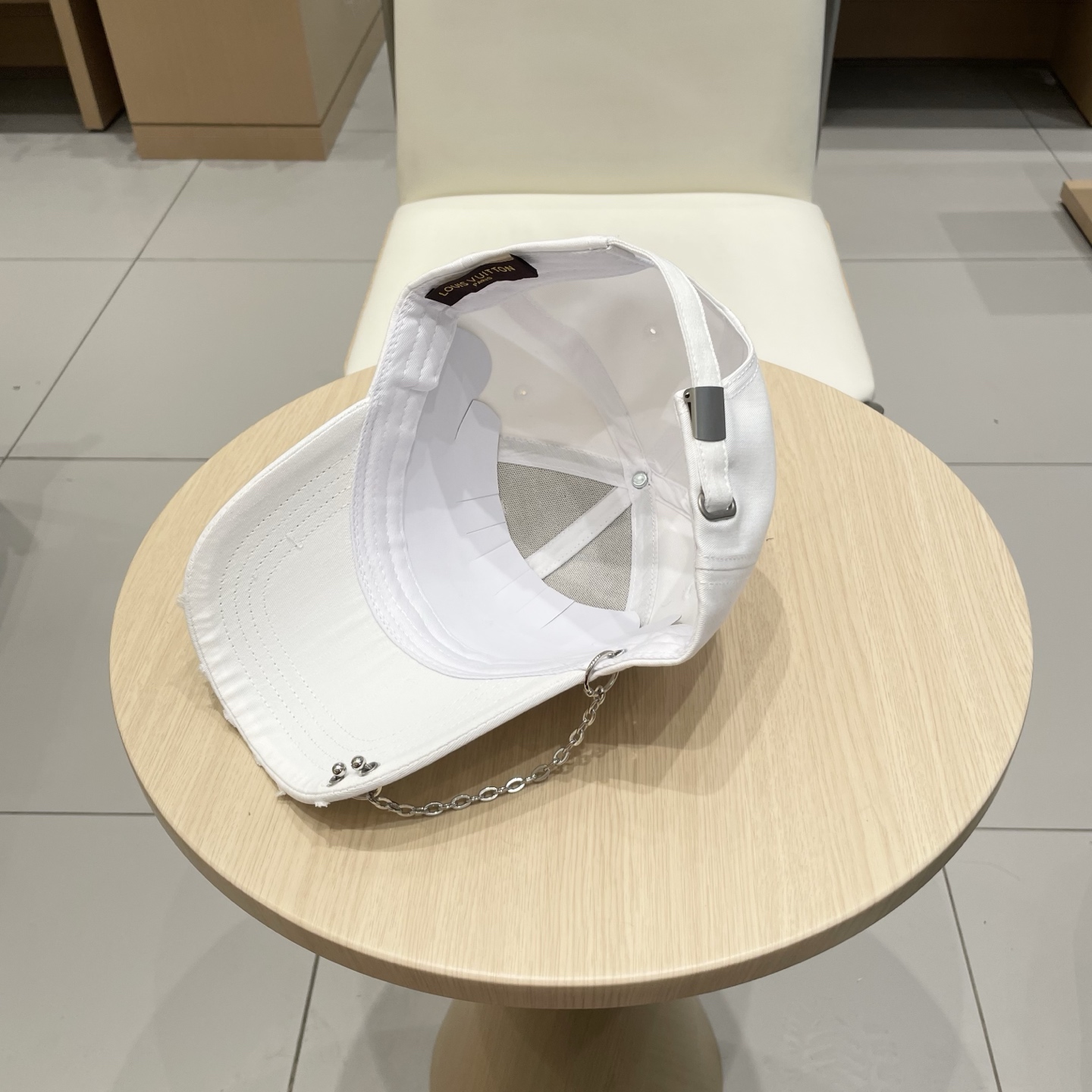   lv路易威登高端潮牌春夏新款四季百搭男女个性时尚铁环显脸小鸭舌帽棒球帽子