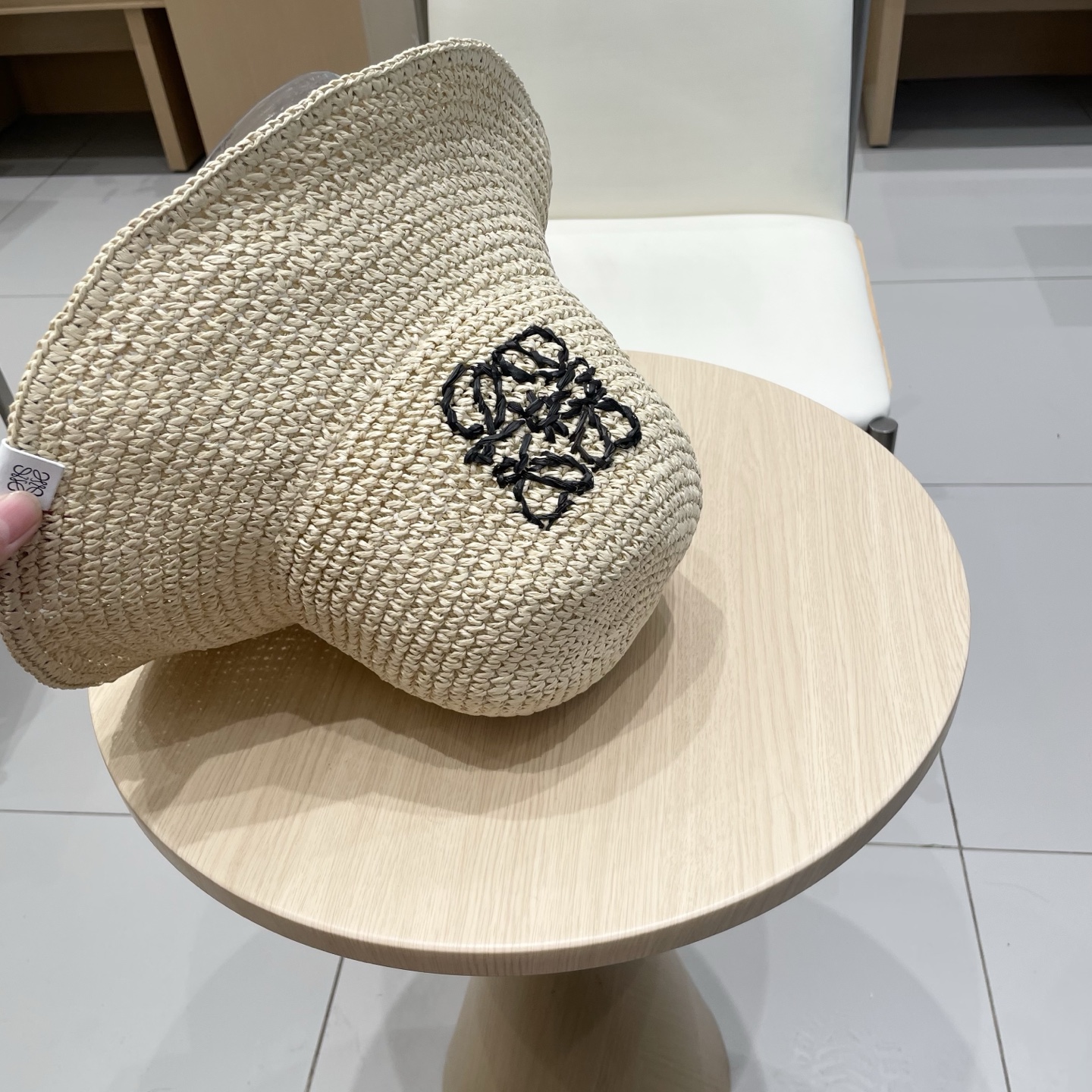  罗意威 2025新款时尚百搭草编渔夫帽女字母刺绣休闲遮阳帽显脸小盆帽