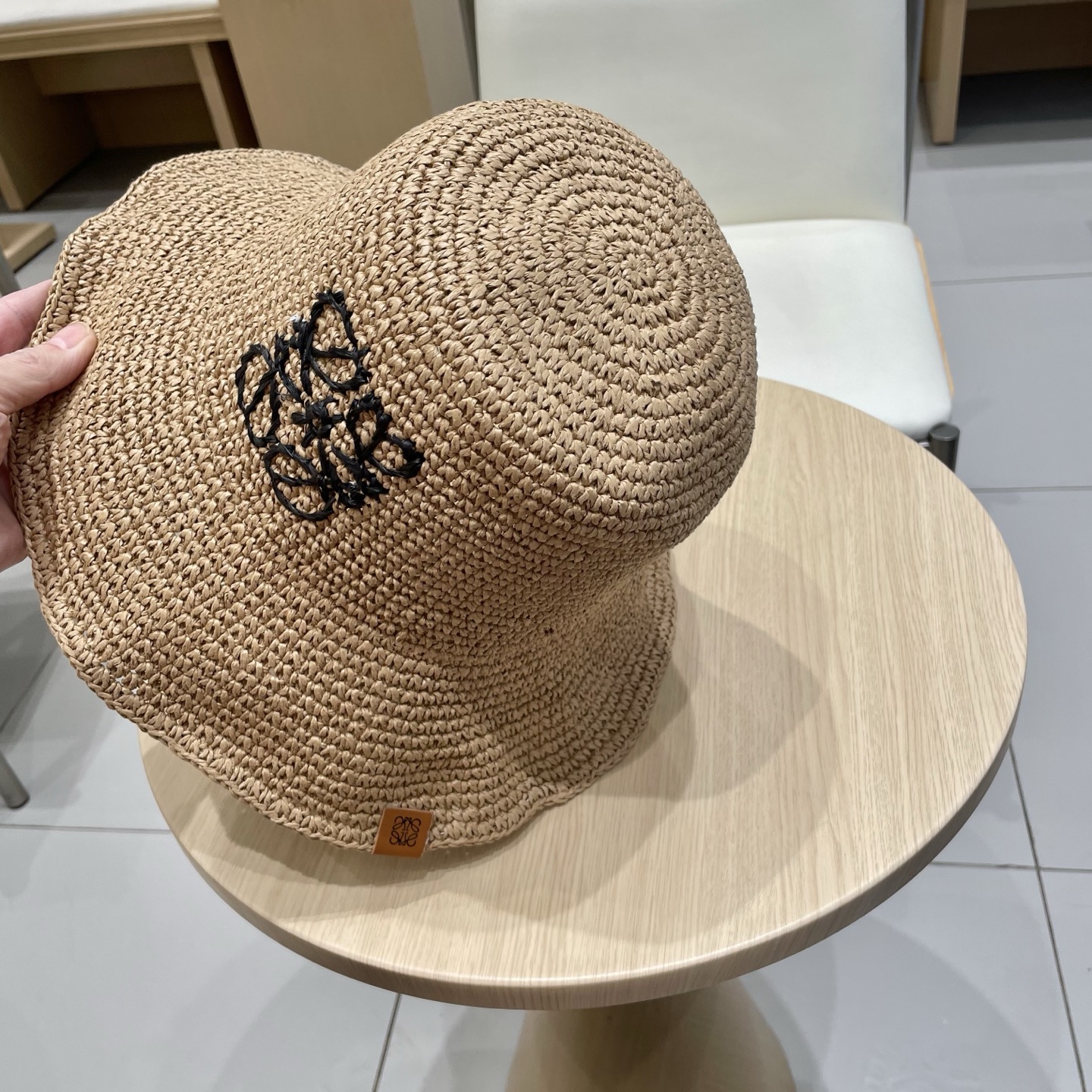  罗意威 2025新款时尚百搭草编渔夫帽女字母刺绣休闲遮阳帽显脸小盆帽