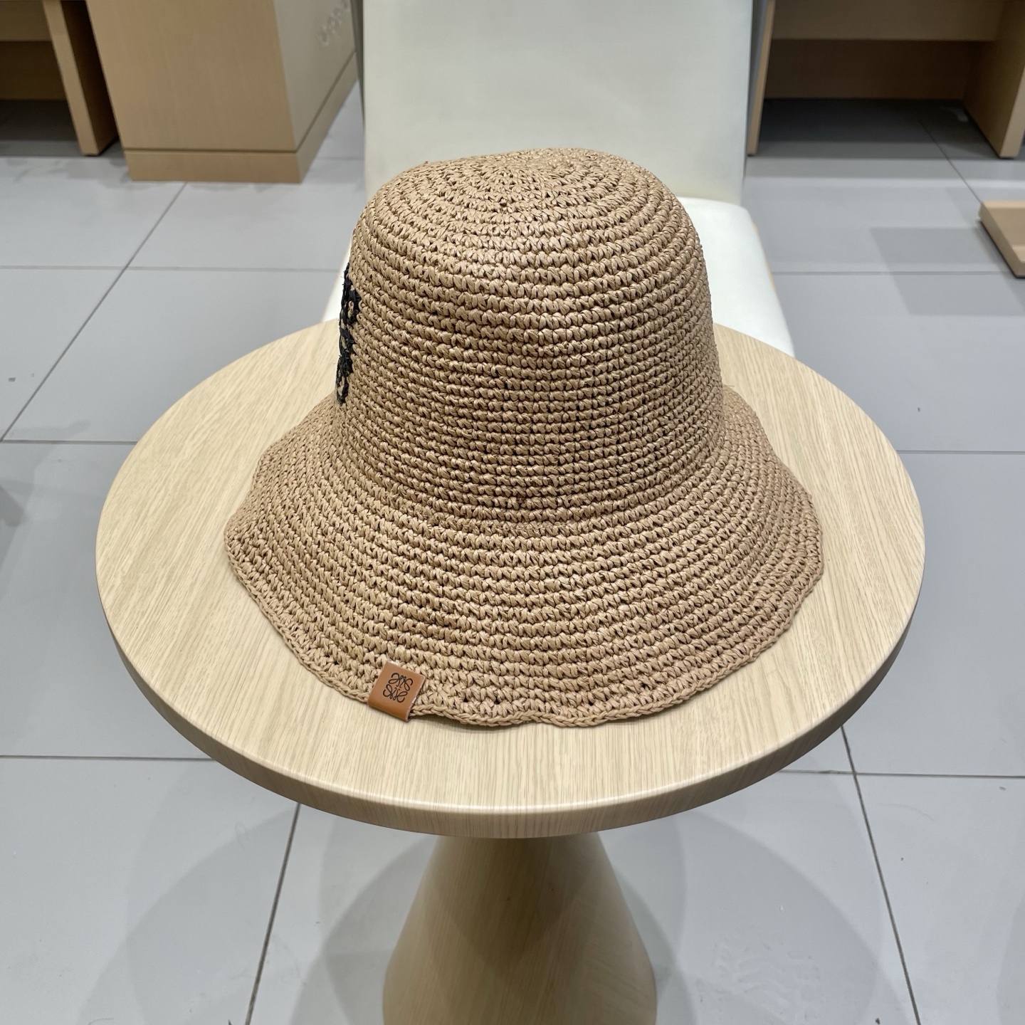  罗意威 2025新款时尚百搭草编渔夫帽女字母刺绣休闲遮阳帽显脸小盆帽