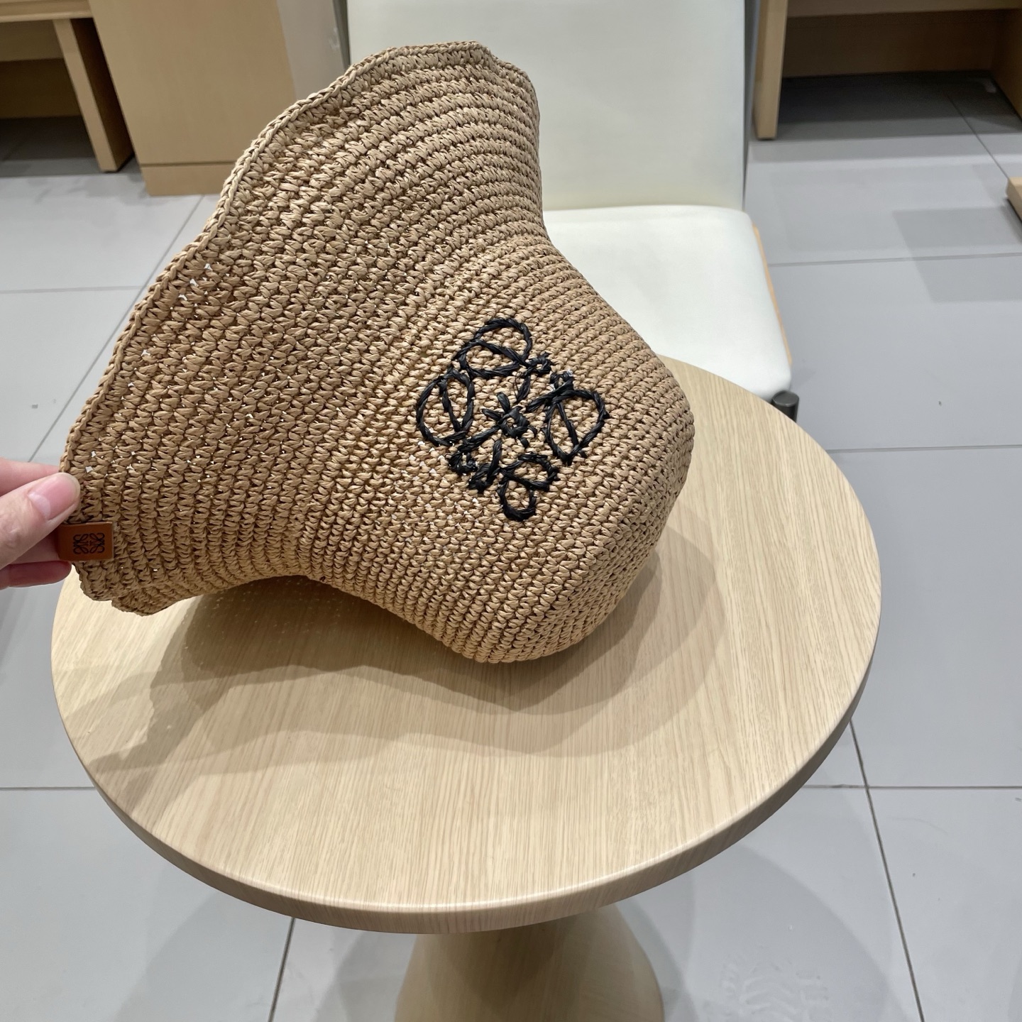  罗意威 2025新款时尚百搭草编渔夫帽女字母刺绣休闲遮阳帽显脸小盆帽