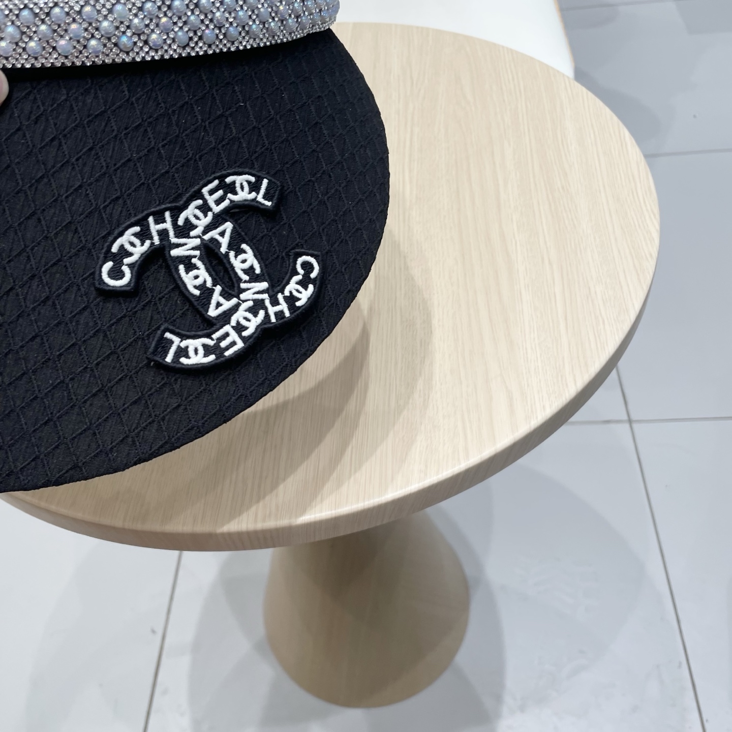  Chanel2025新款夏季防晒空顶帽女珍珠水钻帽子双层大帽檐防紫外线太阳帽