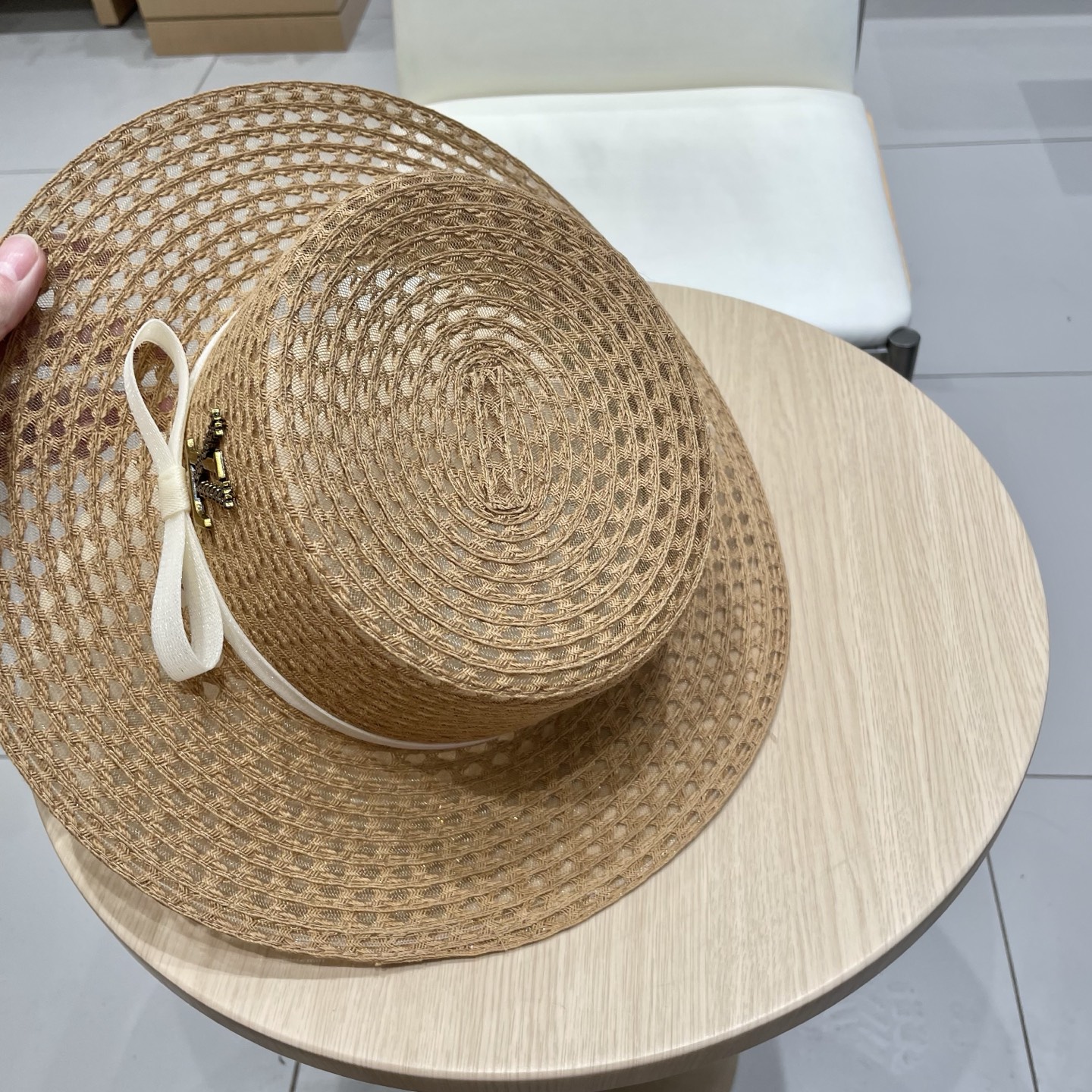  lv路易威登平顶草帽女夏季海边沙滩度假草编遮阳防晒帽子法式复古大头围礼帽