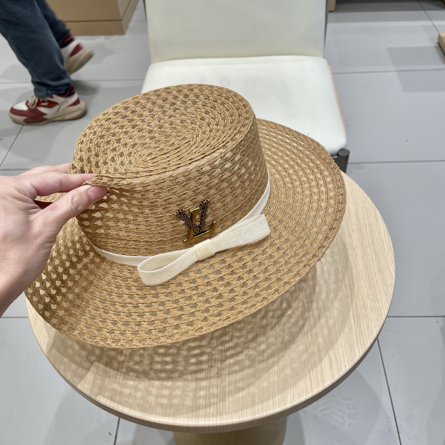  lv路易威登平顶草帽女夏季海边沙滩度假草编遮阳防晒帽子法式复古大头围礼帽