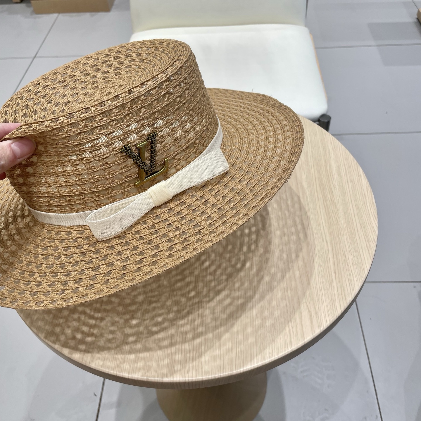  lv路易威登平顶草帽女夏季海边沙滩度假草编遮阳防晒帽子法式复古大头围礼帽