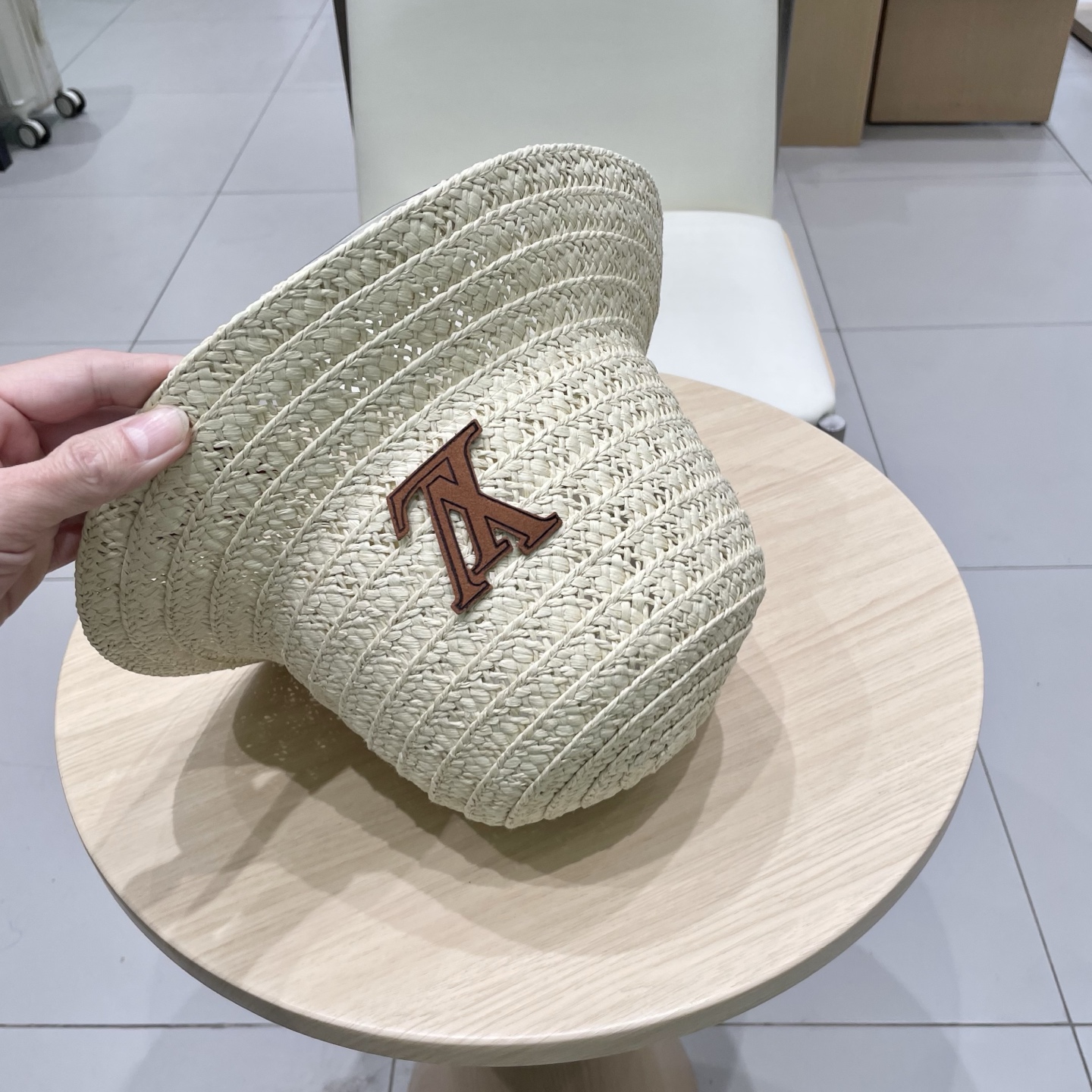   路易威登lv棒球帽 LouisVuitton沙滩草帽，防晒礼帽，纸草编织制作，百搭两色！头围57cm