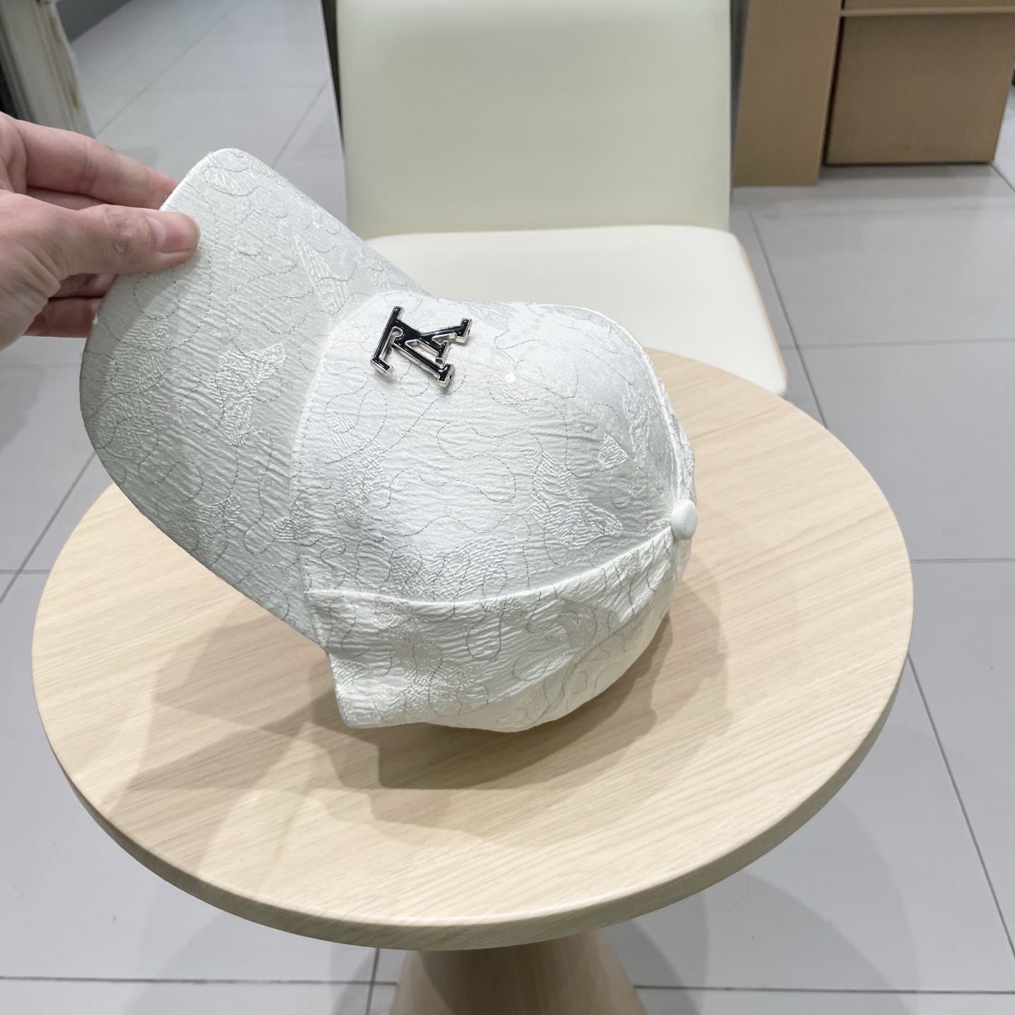  LV路易威登高版本专柜爆款棒球帽  重工打造♥️高端大气，百搭款🤗男女通用！