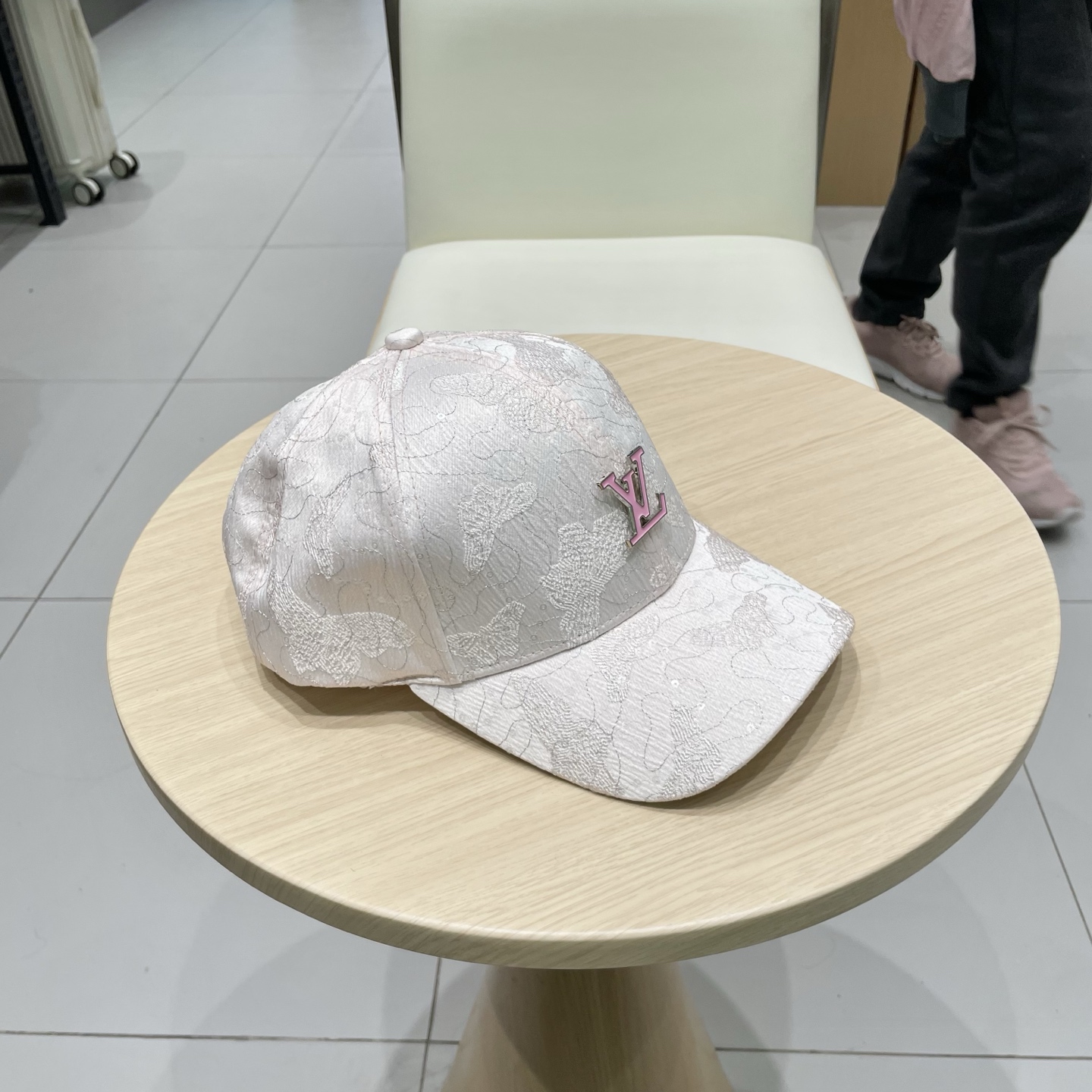  LV路易威登高版本专柜爆款棒球帽  重工打造♥️高端大气，百搭款🤗男女通用！