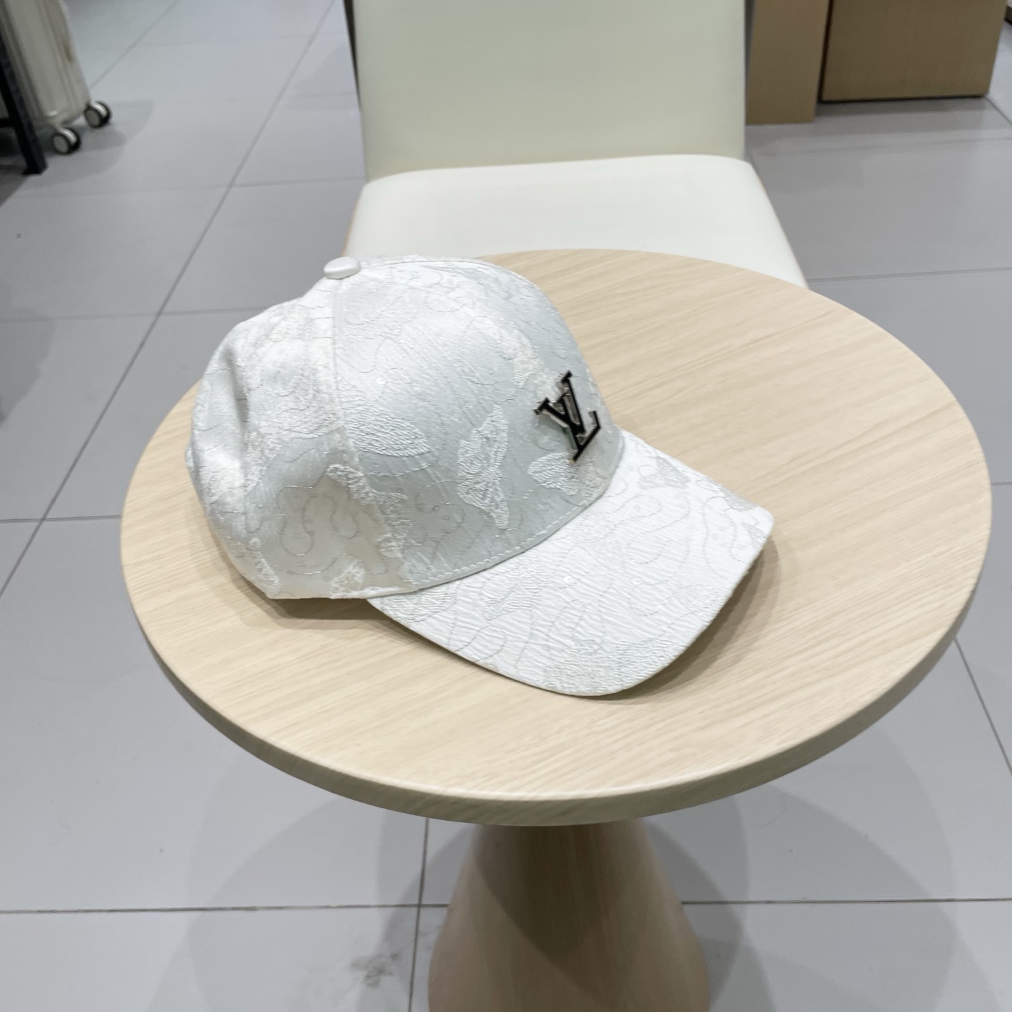  LV路易威登高版本专柜爆款棒球帽  重工打造♥️高端大气，百搭款🤗男女通用！