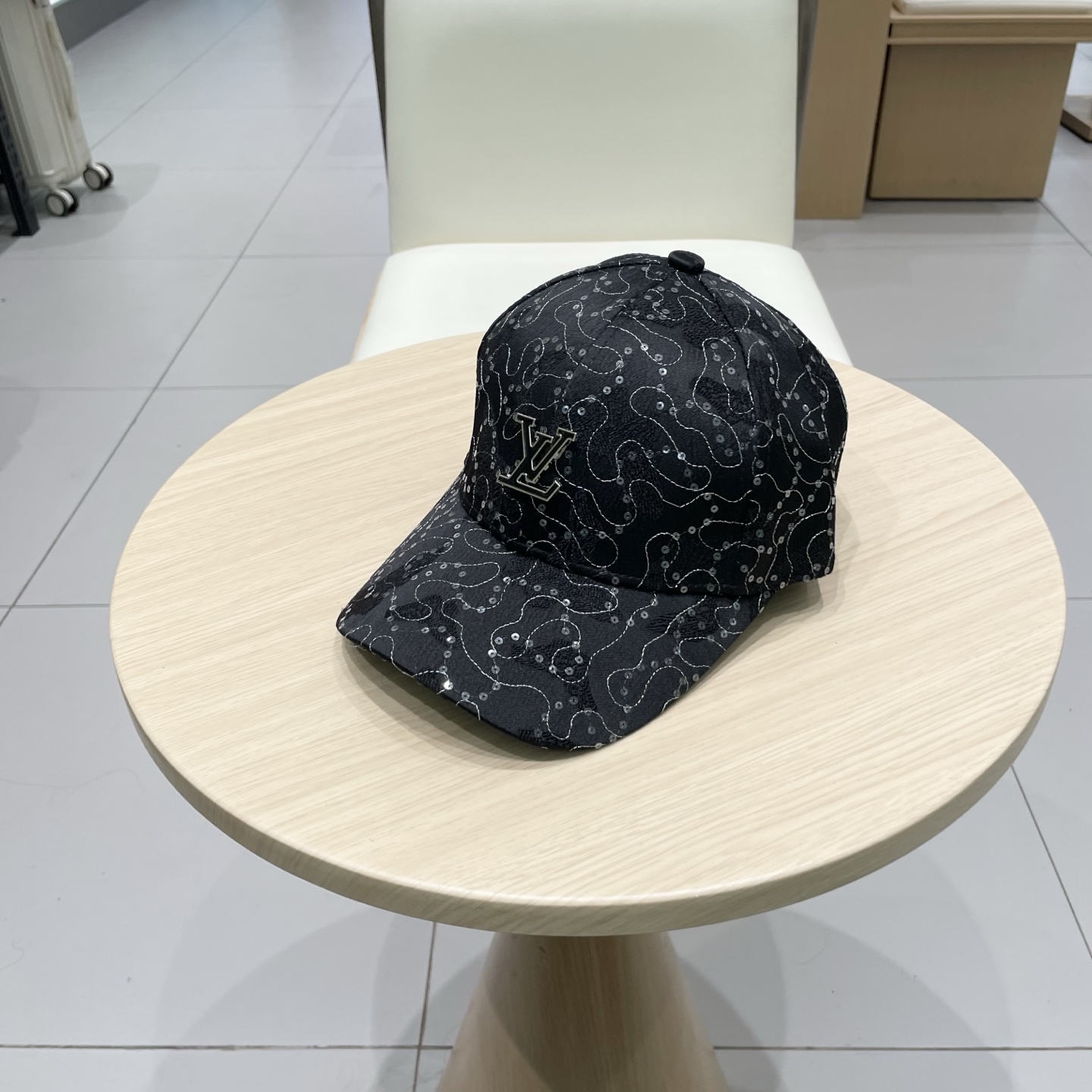  LV路易威登高版本专柜爆款棒球帽  重工打造♥️高端大气，百搭款🤗男女通用！