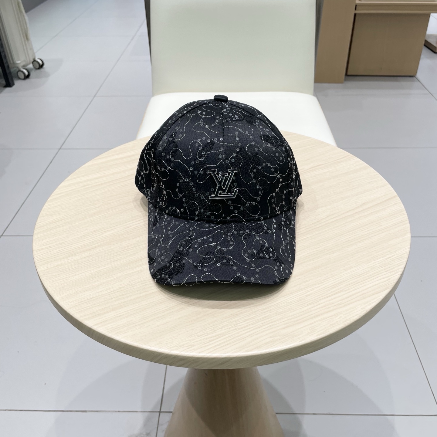  LV路易威登高版本专柜爆款棒球帽  重工打造♥️高端大气，百搭款🤗男女通用！