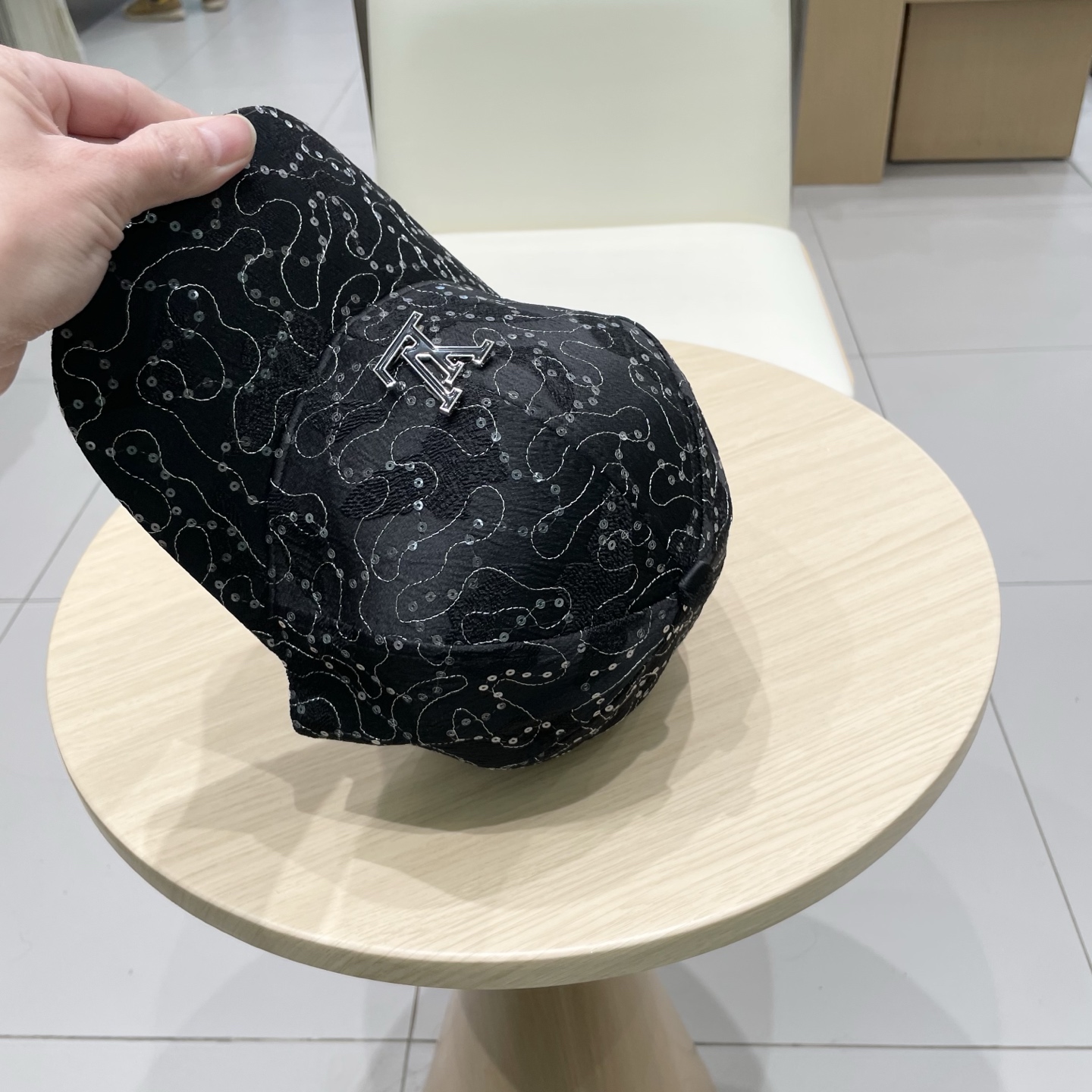  LV路易威登高版本专柜爆款棒球帽  重工打造♥️高端大气，百搭款🤗男女通用！