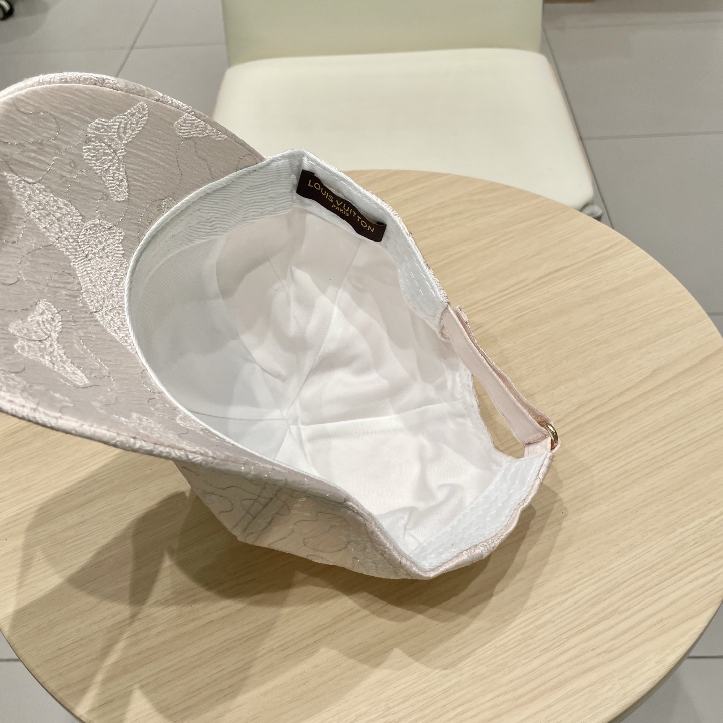  LV路易威登高版本专柜爆款棒球帽  重工打造♥️高端大气，百搭款🤗男女通用！