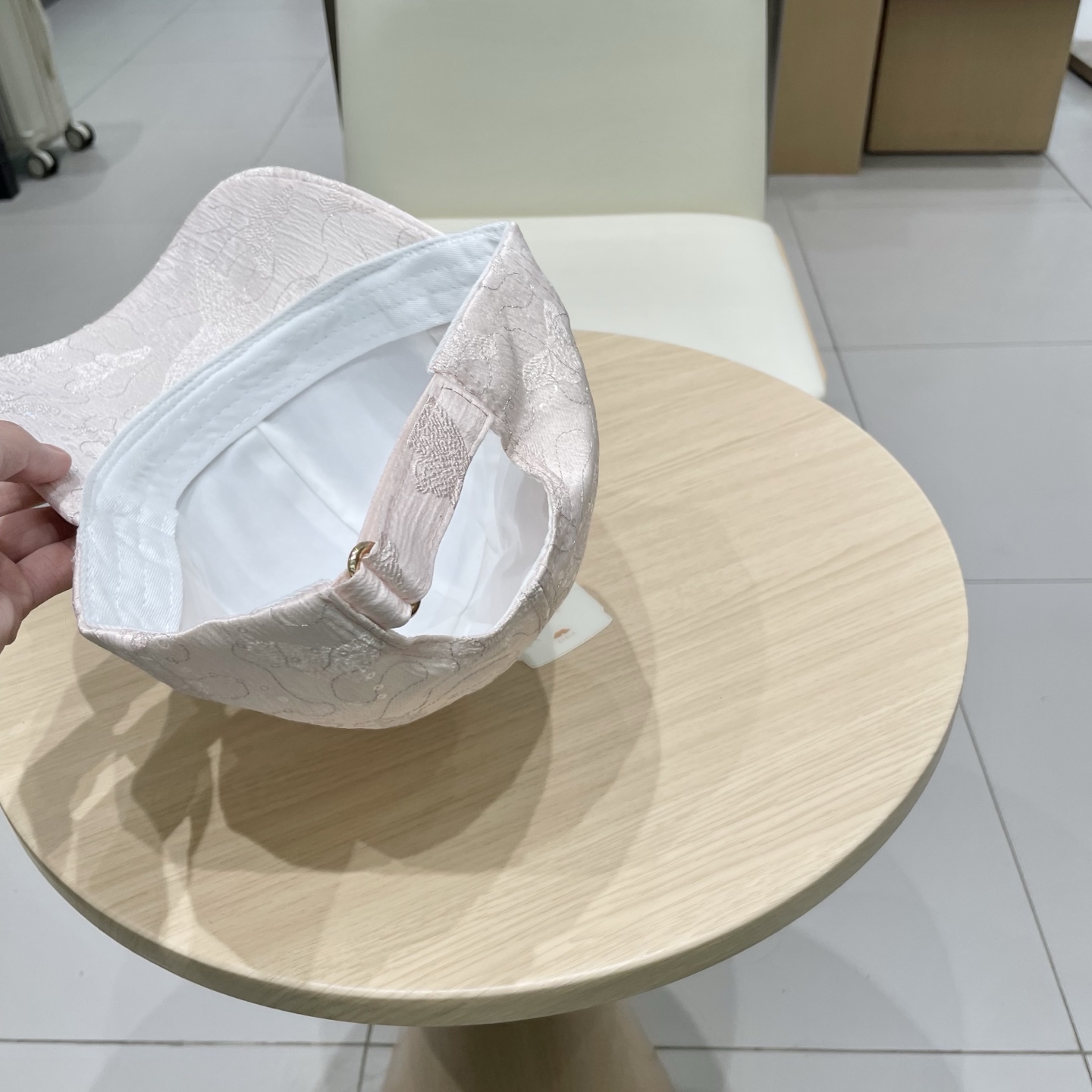  LV路易威登高版本专柜爆款棒球帽  重工打造♥️高端大气，百搭款🤗男女通用！