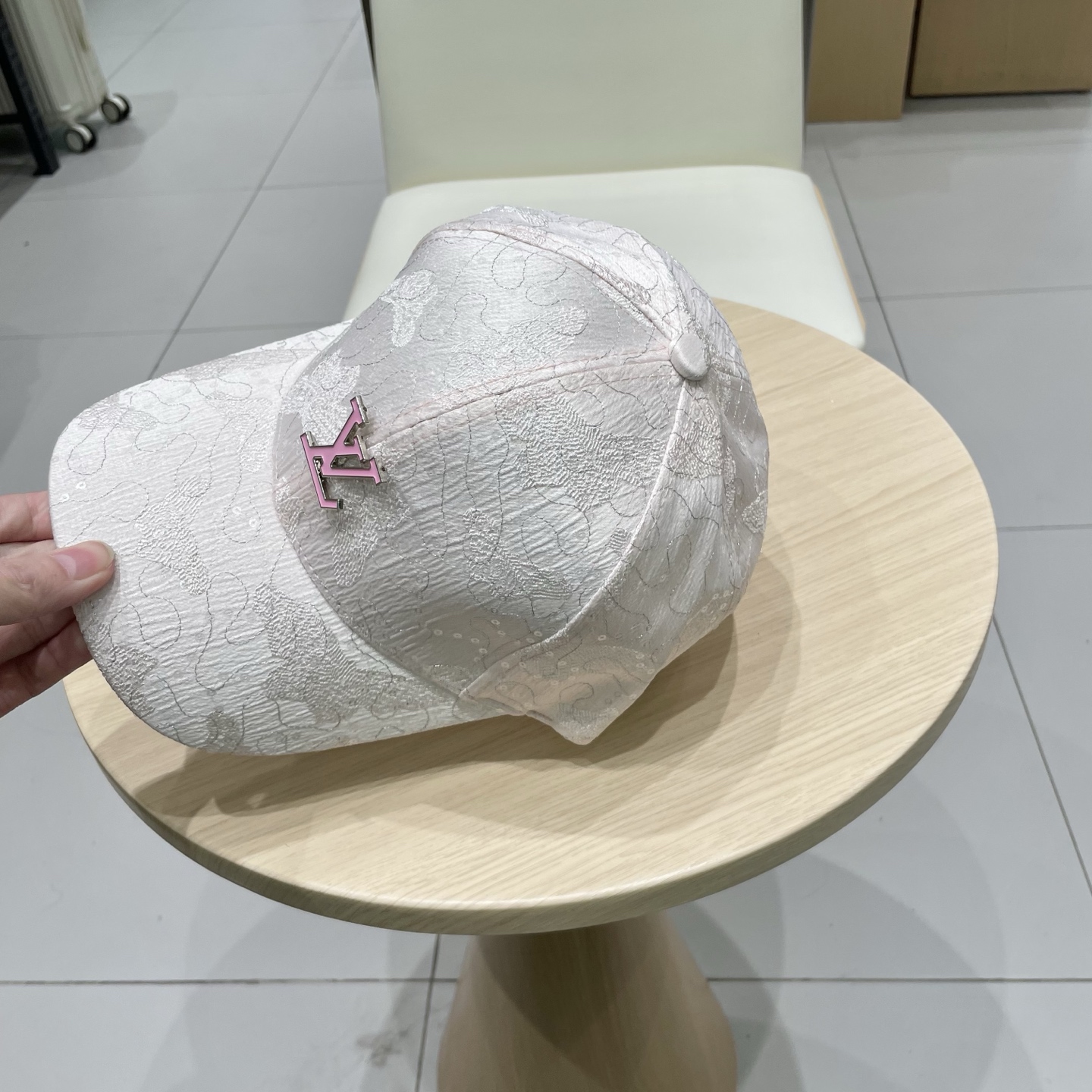  LV路易威登高版本专柜爆款棒球帽  重工打造♥️高端大气，百搭款🤗男女通用！