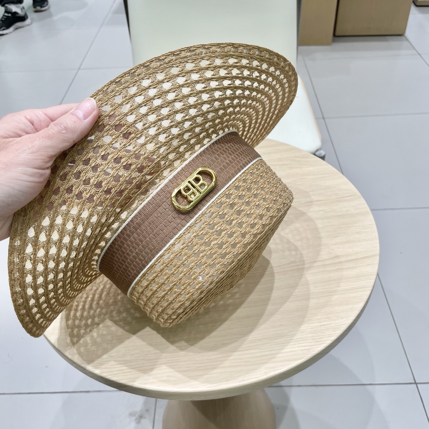  巴黎世家平顶礼帽，遮阳镂空草帽，头围57cm