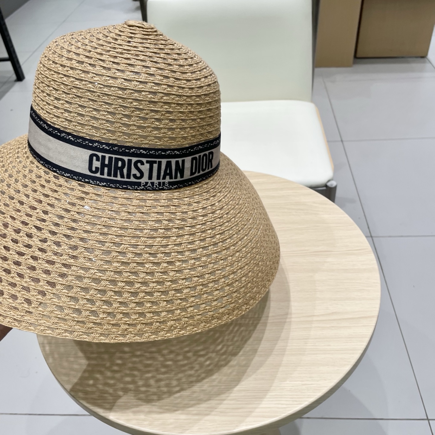  DIOR迪奥春夏新字母标草编渔夫帽显脸小盆帽防晒透气遮阳帽宽檐草帽女