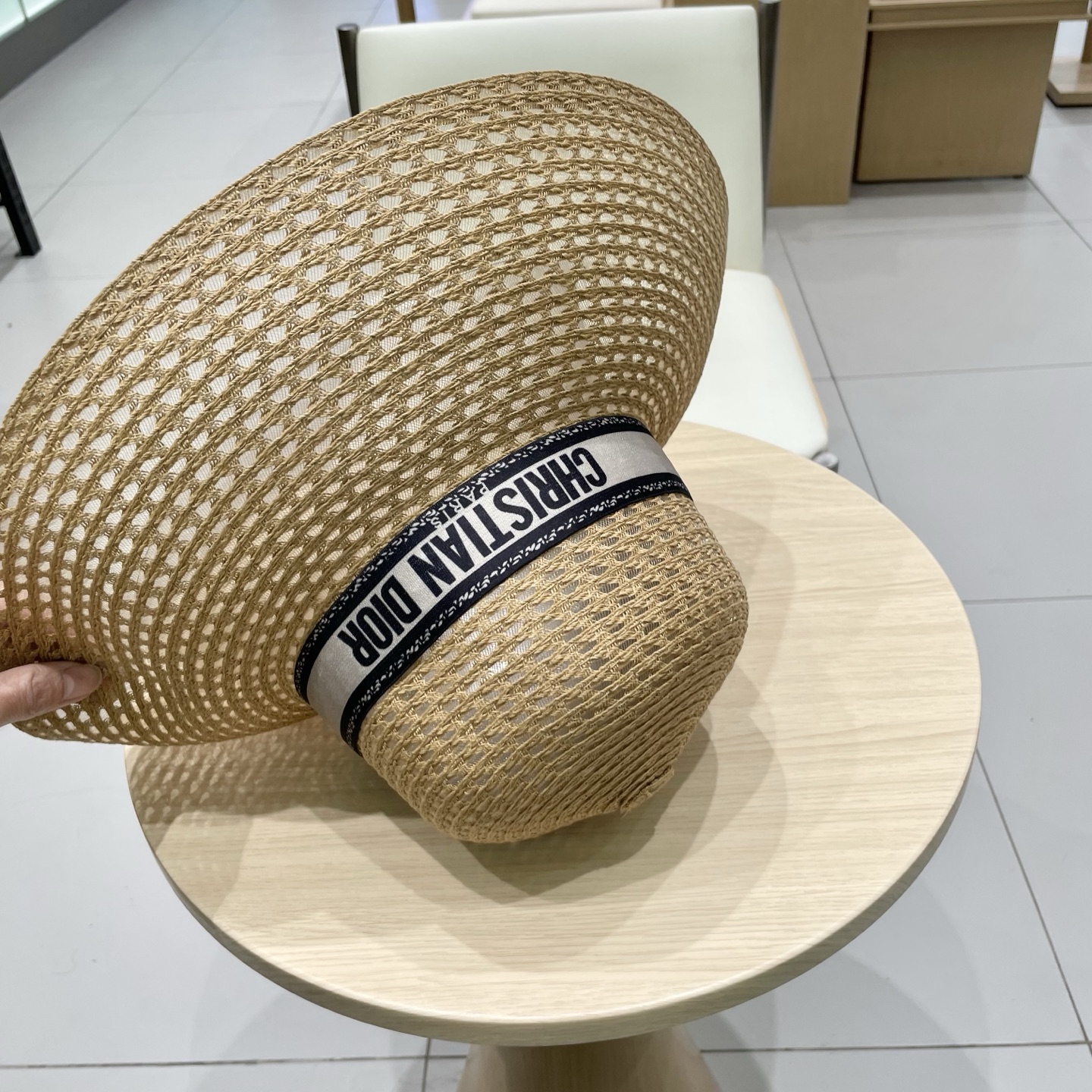  DIOR迪奥春夏新字母标草编渔夫帽显脸小盆帽防晒透气遮阳帽宽檐草帽女