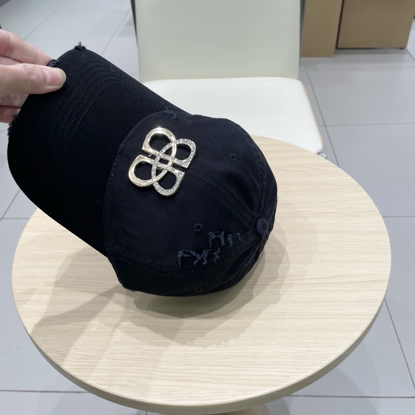  BALENCIAGA巴黎世家2025新款logo棒球帽，很酷的色系，巴黎粉必入款！