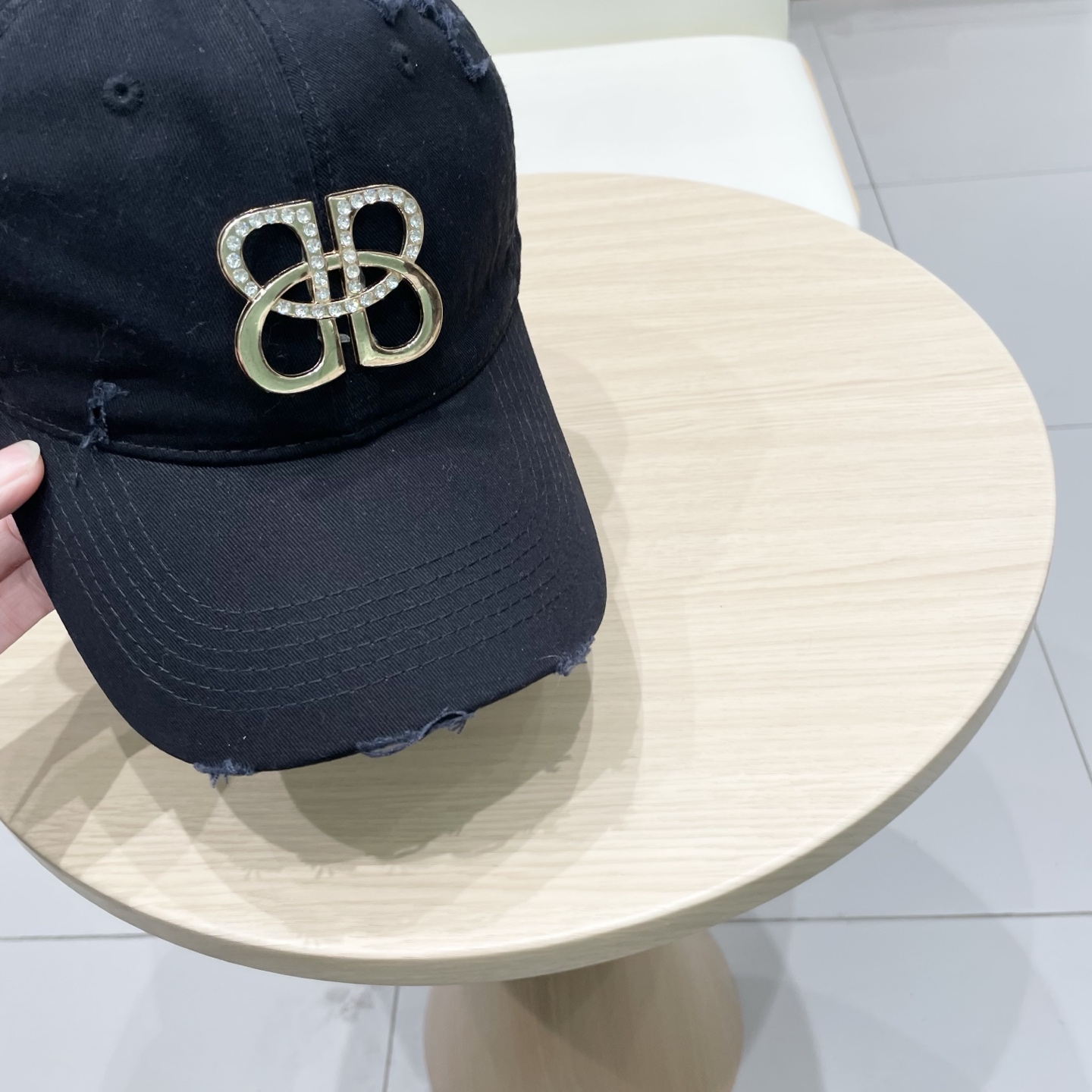  BALENCIAGA巴黎世家2025新款logo棒球帽，很酷的色系，巴黎粉必入款！