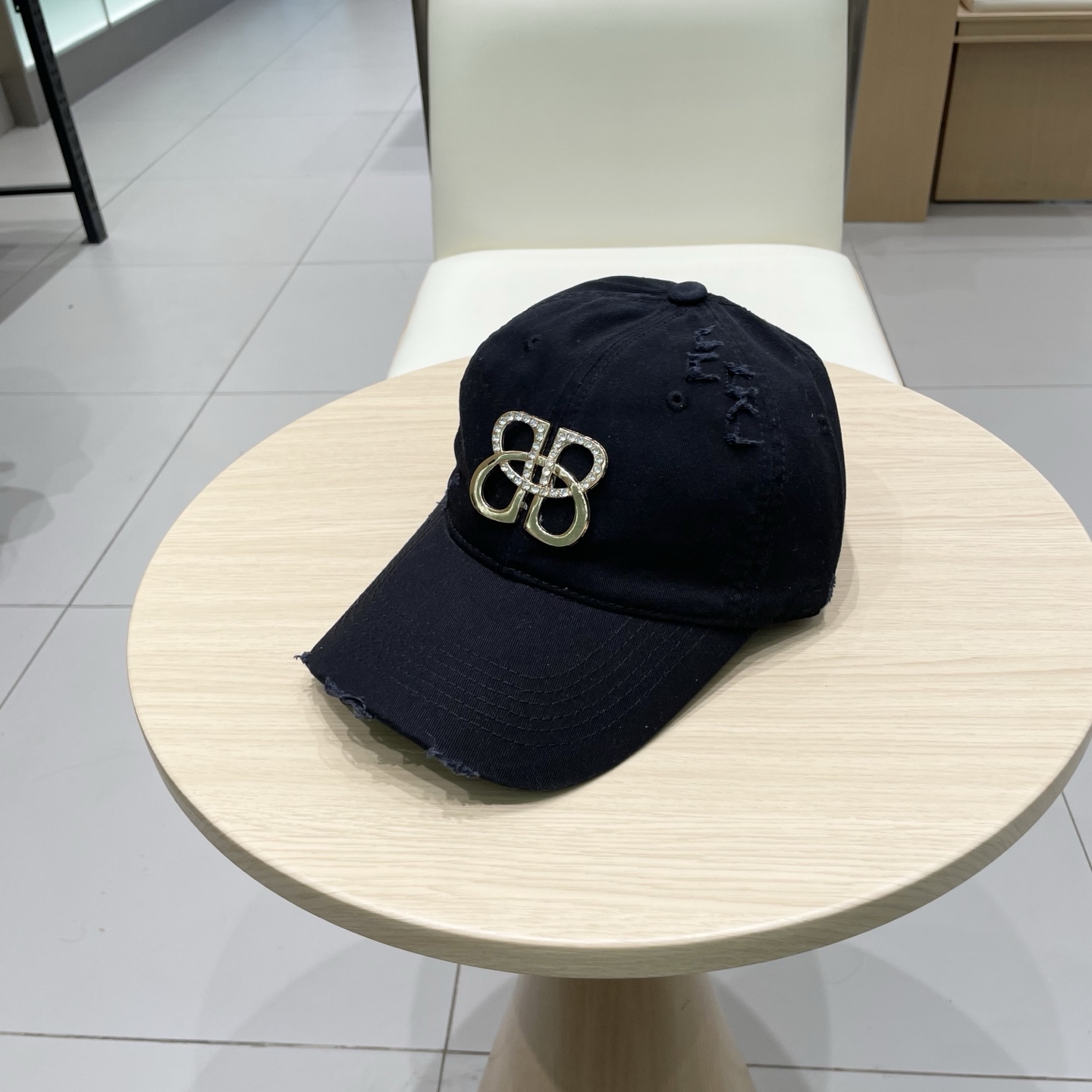  BALENCIAGA巴黎世家2025新款logo棒球帽，很酷的色系，巴黎粉必入款！