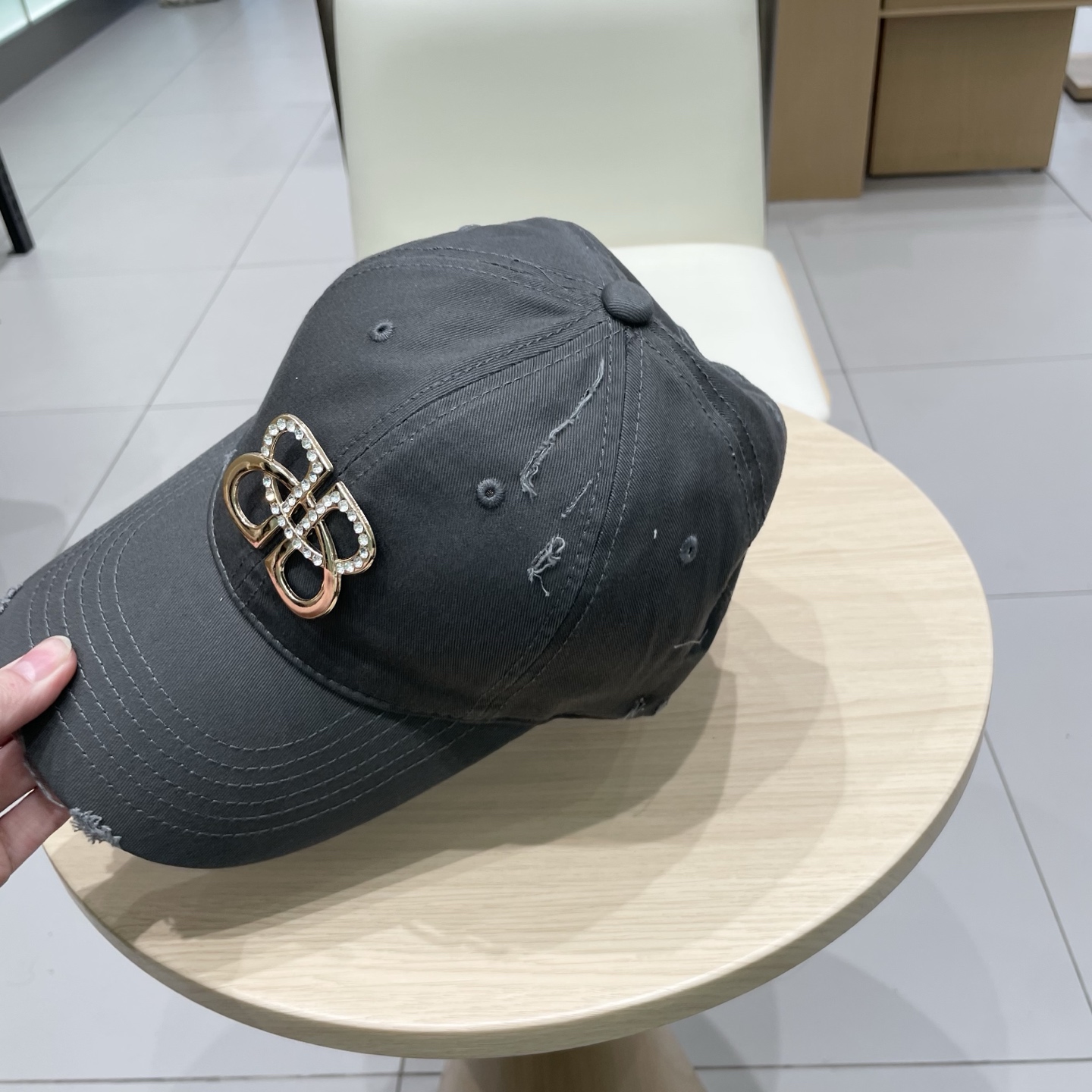  BALENCIAGA巴黎世家2025新款logo棒球帽，很酷的色系，巴黎粉必入款！