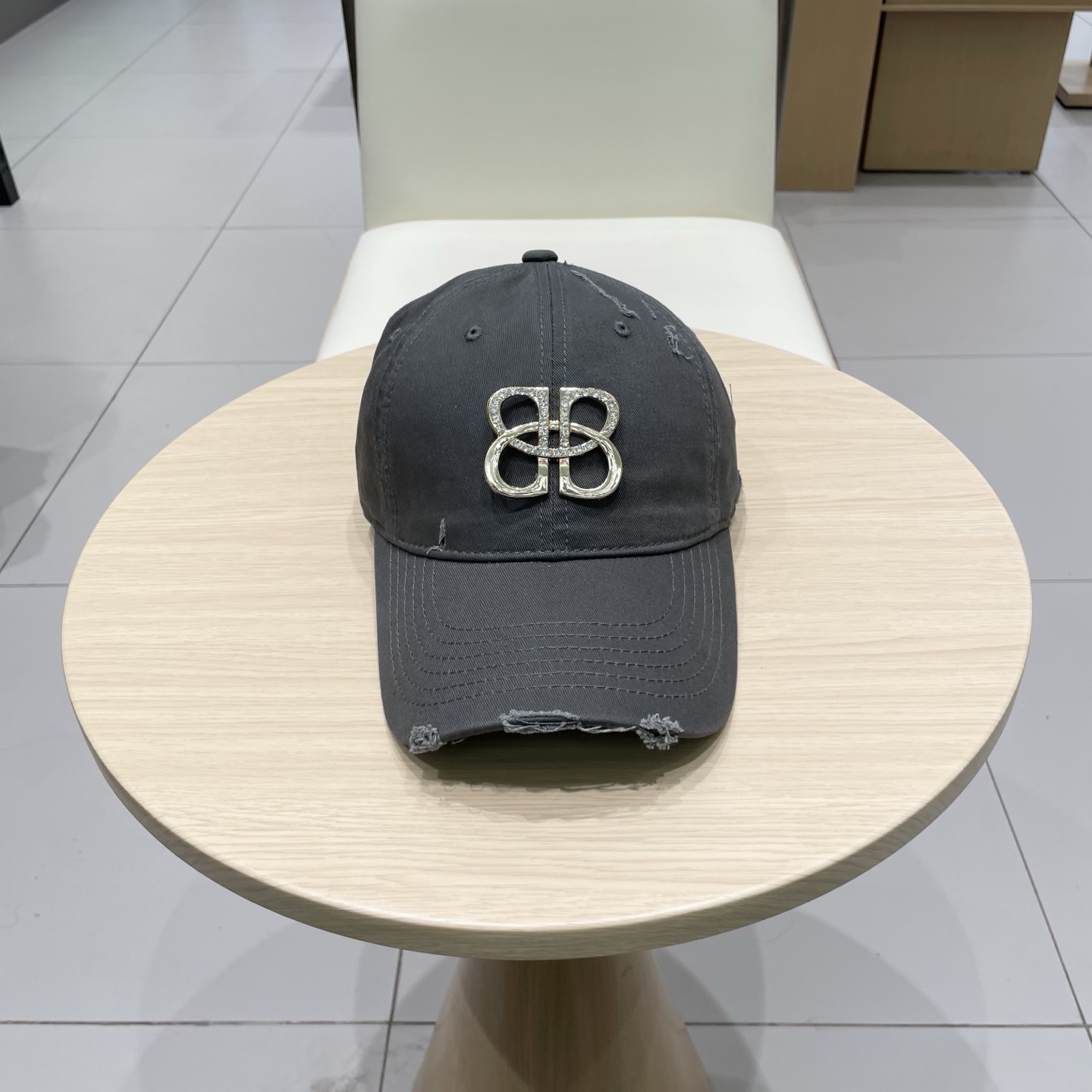  BALENCIAGA巴黎世家2025新款logo棒球帽，很酷的色系，巴黎粉必入款！