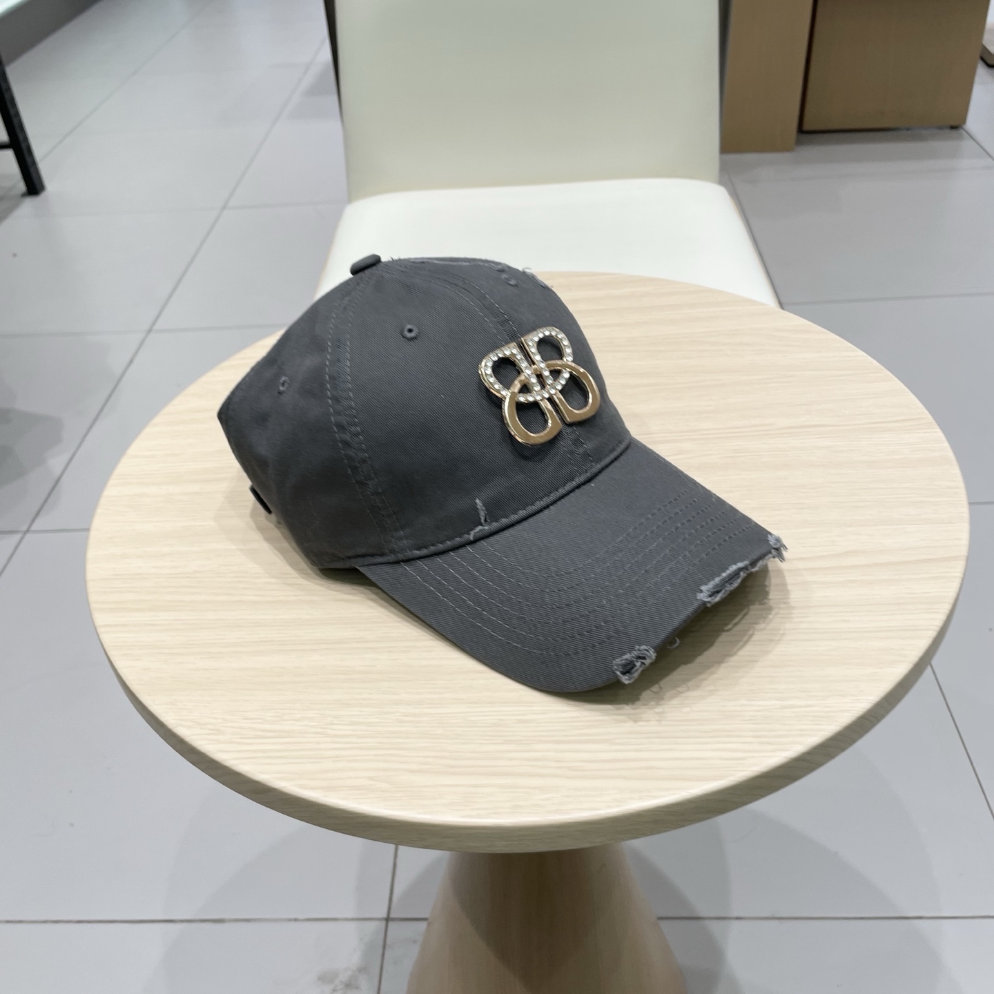  BALENCIAGA巴黎世家2025新款logo棒球帽，很酷的色系，巴黎粉必入款！