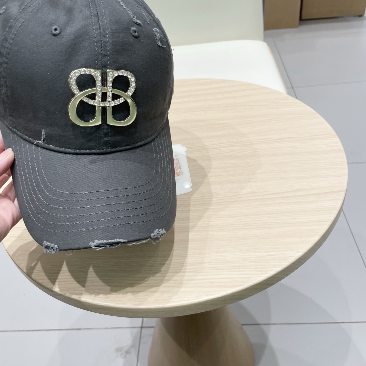  BALENCIAGA巴黎世家2025新款logo棒球帽，很酷的色系，巴黎粉必入款！