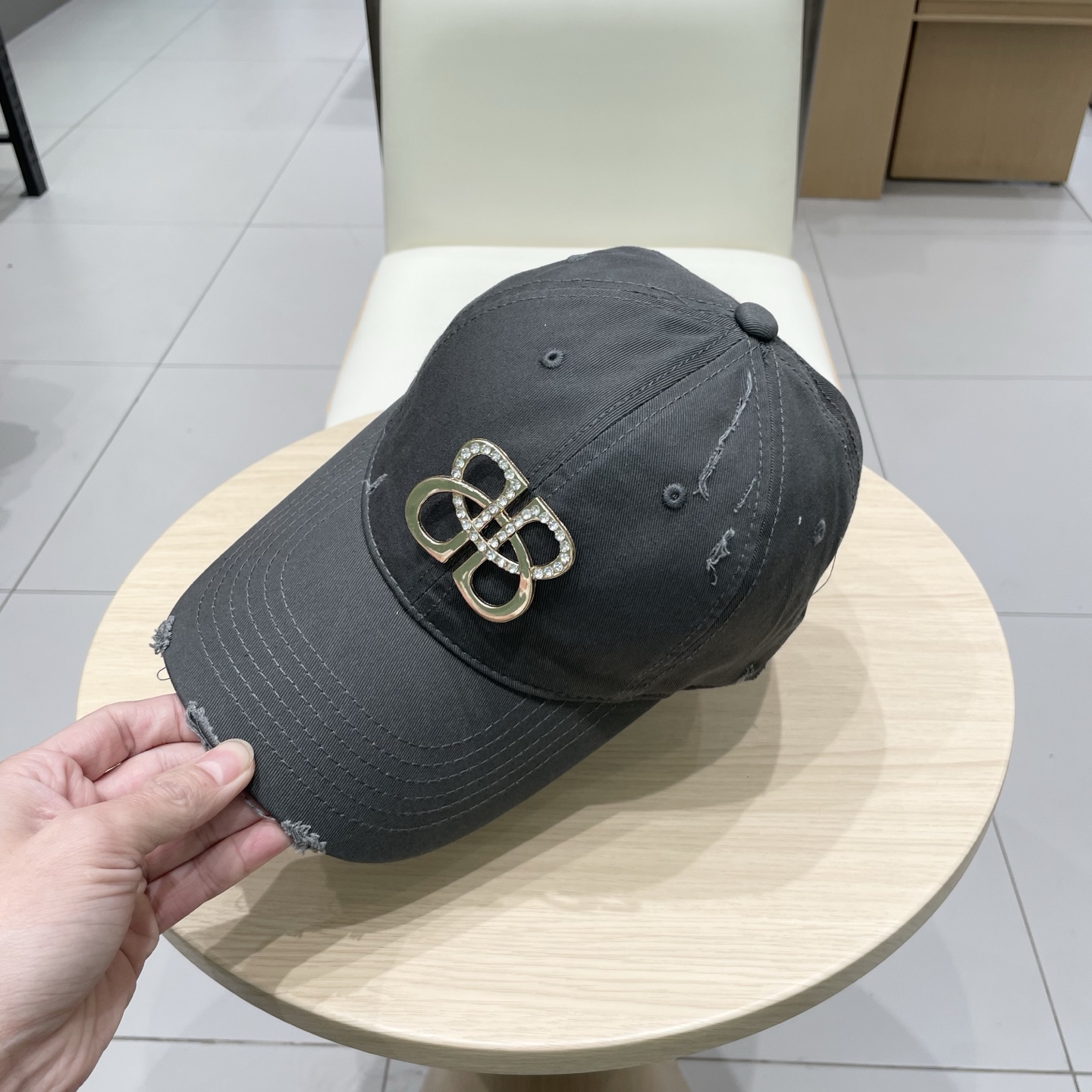  BALENCIAGA巴黎世家2025新款logo棒球帽，很酷的色系，巴黎粉必入款！