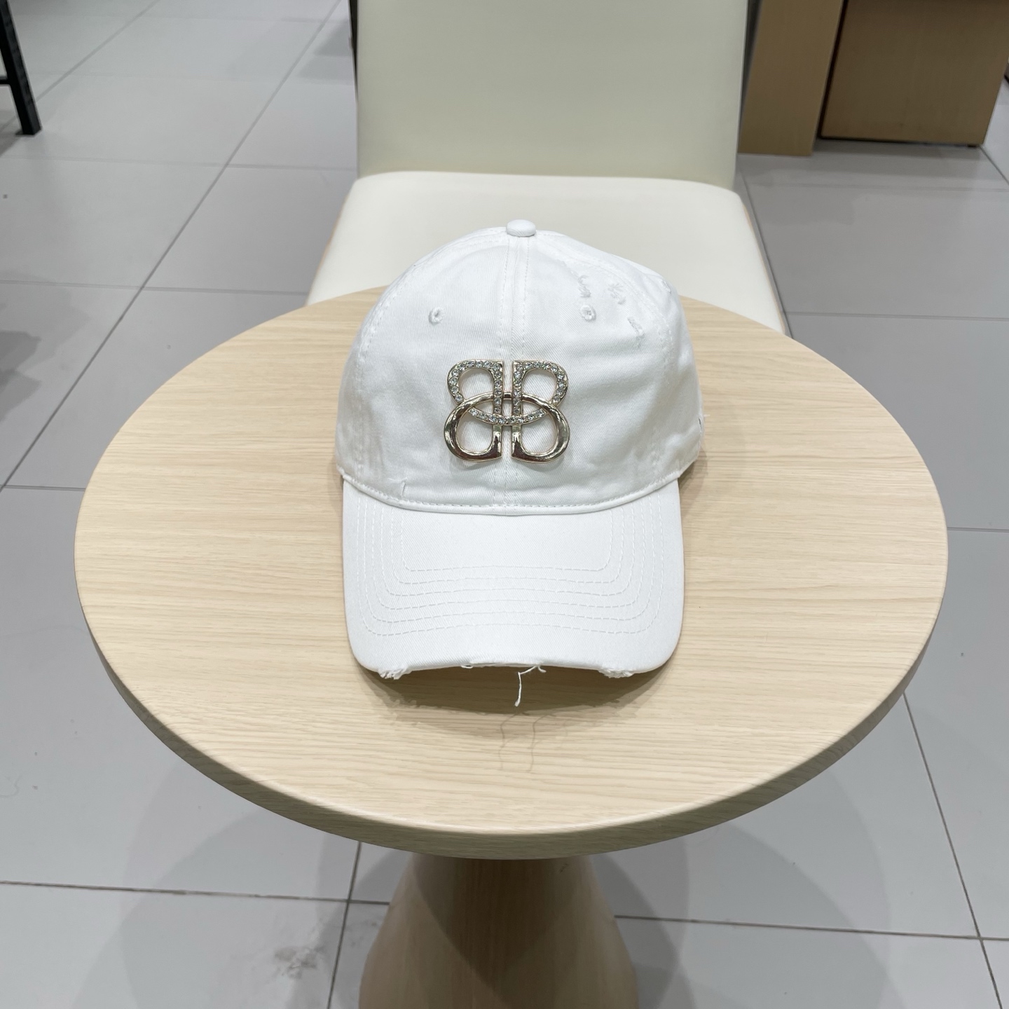  BALENCIAGA巴黎世家2025新款logo棒球帽，很酷的色系，巴黎粉必入款！