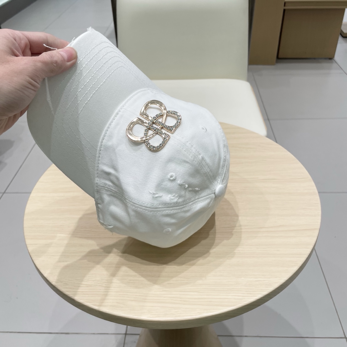  BALENCIAGA巴黎世家2025新款logo棒球帽，很酷的色系，巴黎粉必入款！